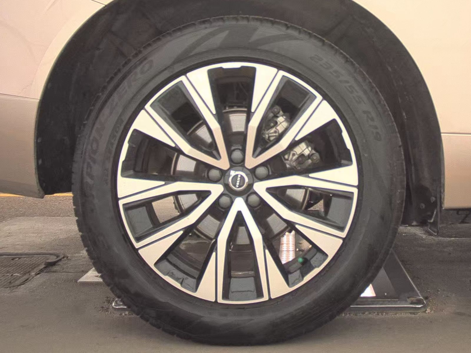 2025 Volvo XC60 B5 Plus AWD