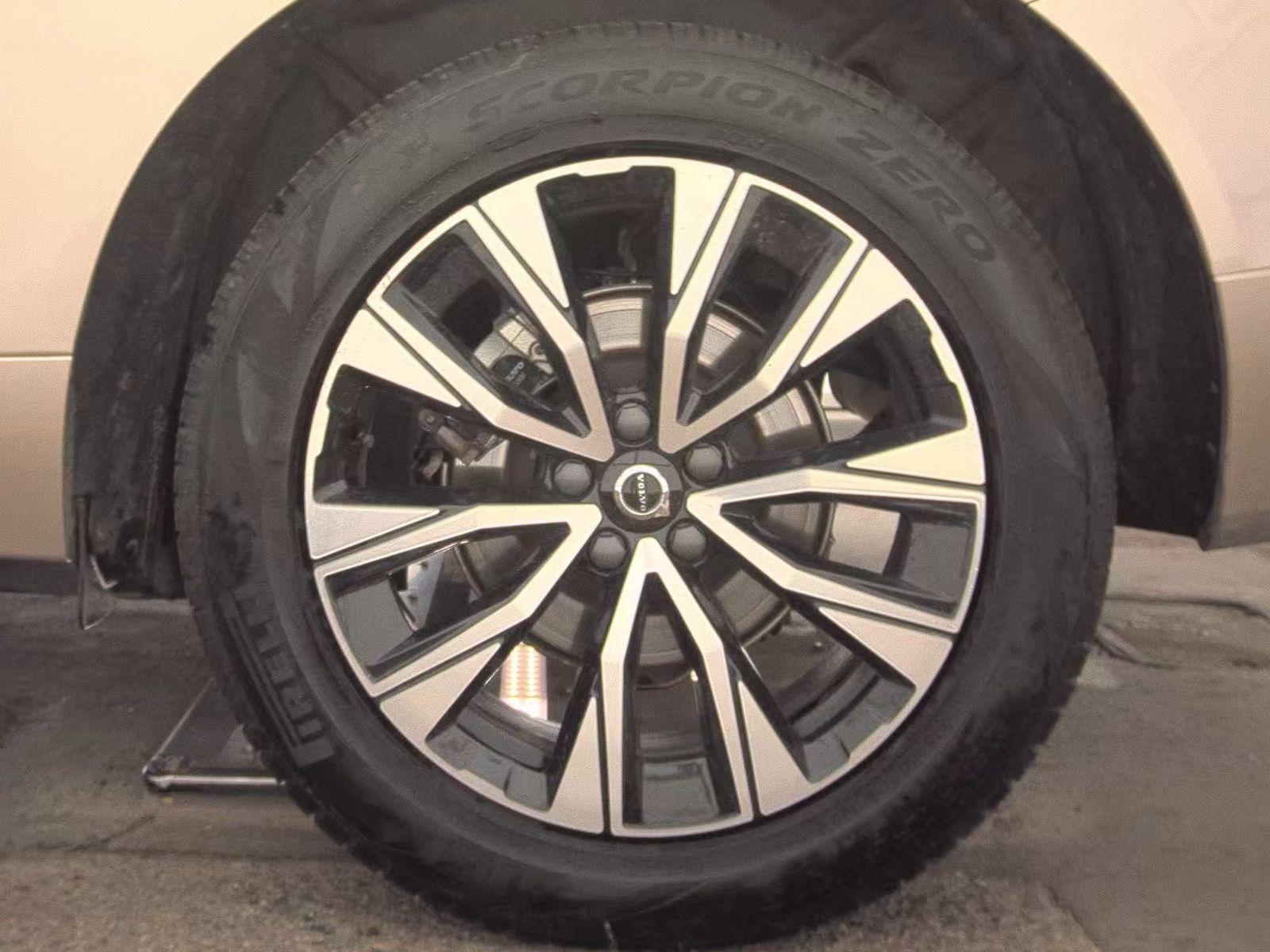 2025 Volvo XC60 B5 Plus AWD