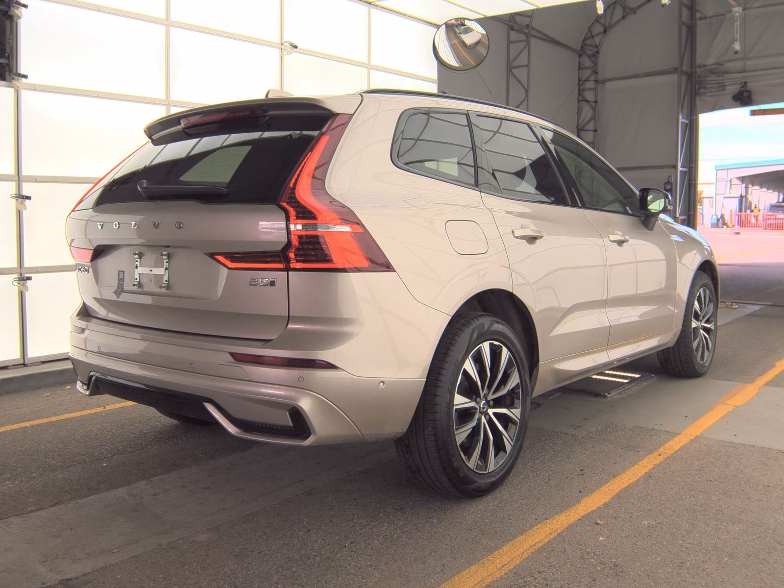 2025 Volvo XC60 B5 Plus AWD