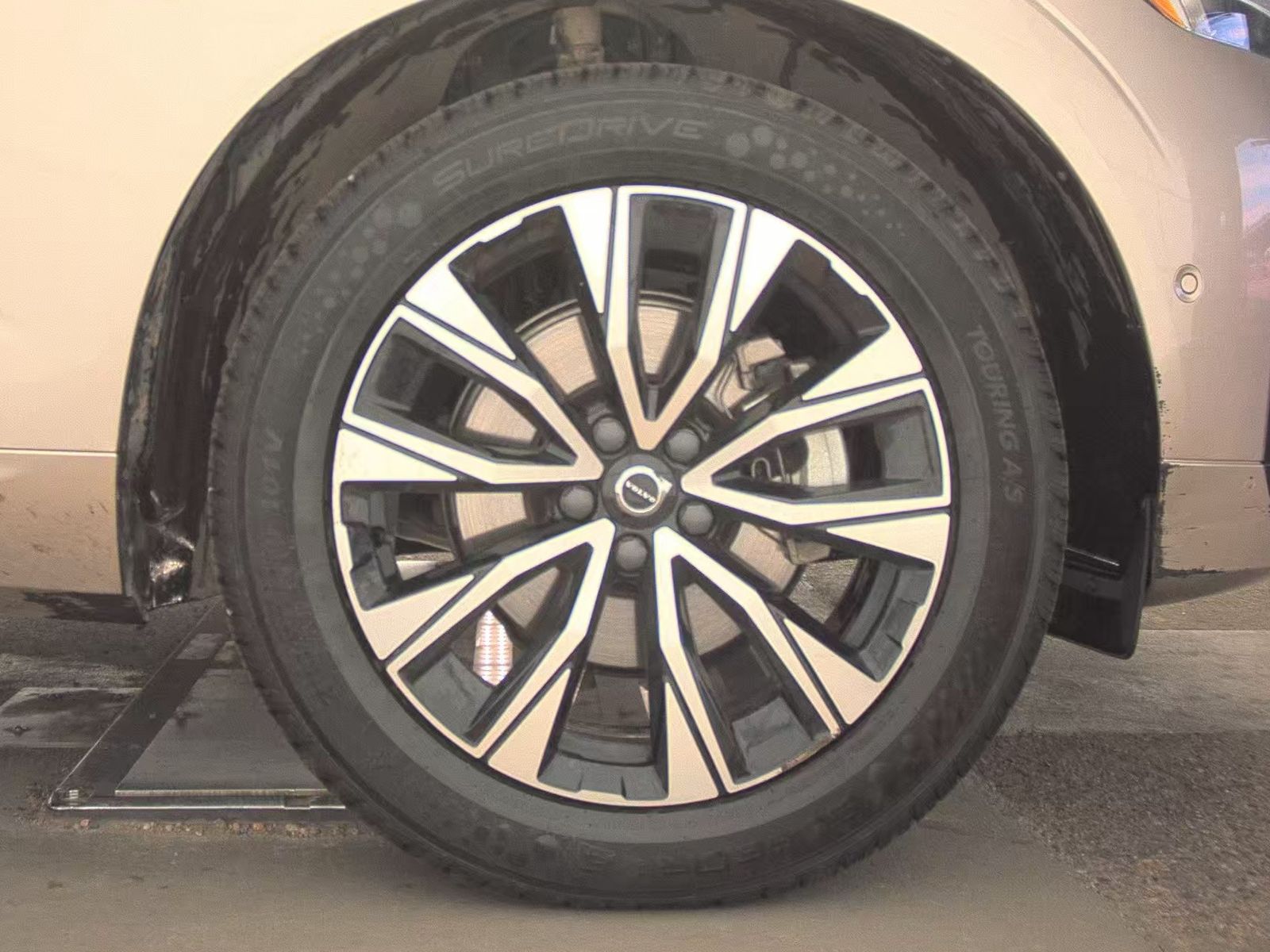 2025 Volvo XC60 B5 Plus AWD