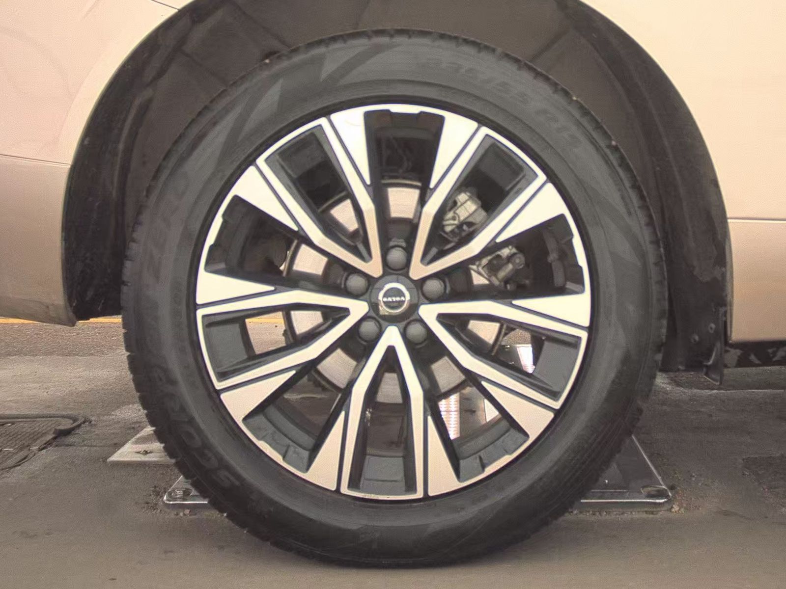 2025 Volvo XC60 B5 Plus AWD