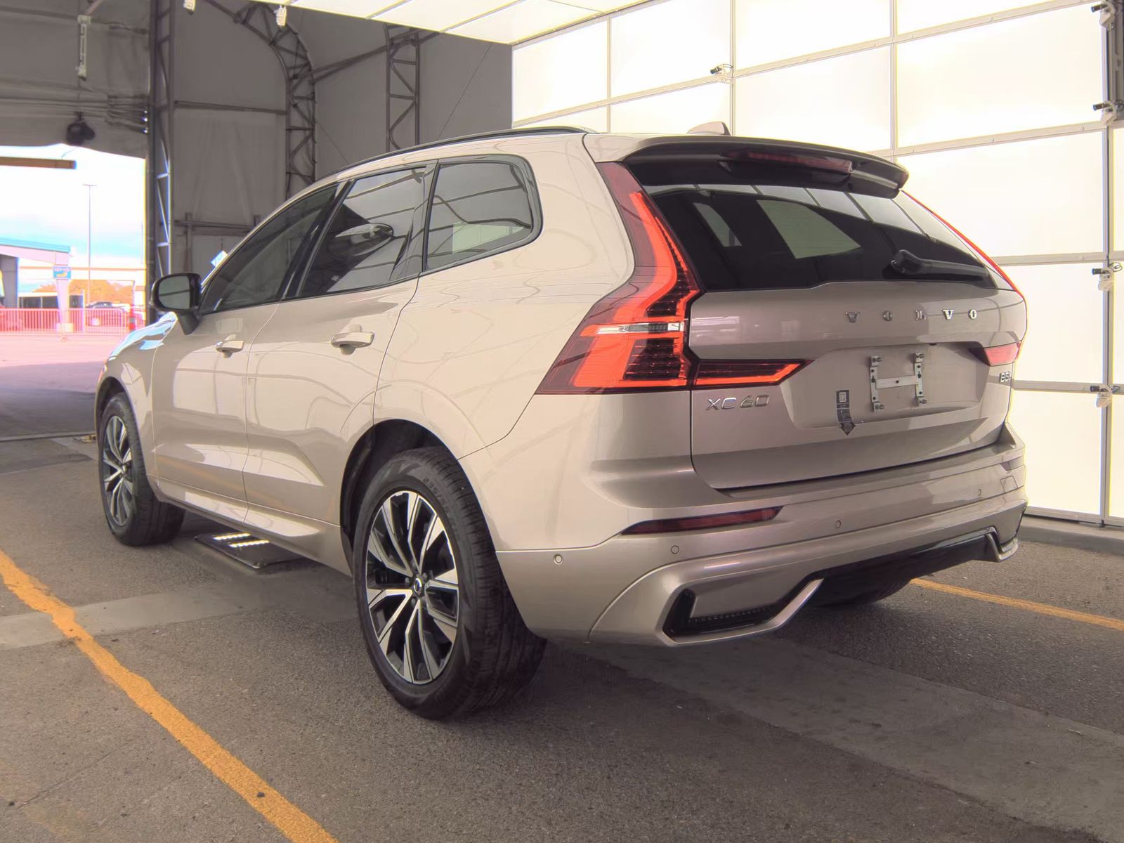 2025 Volvo XC60 B5 Plus AWD