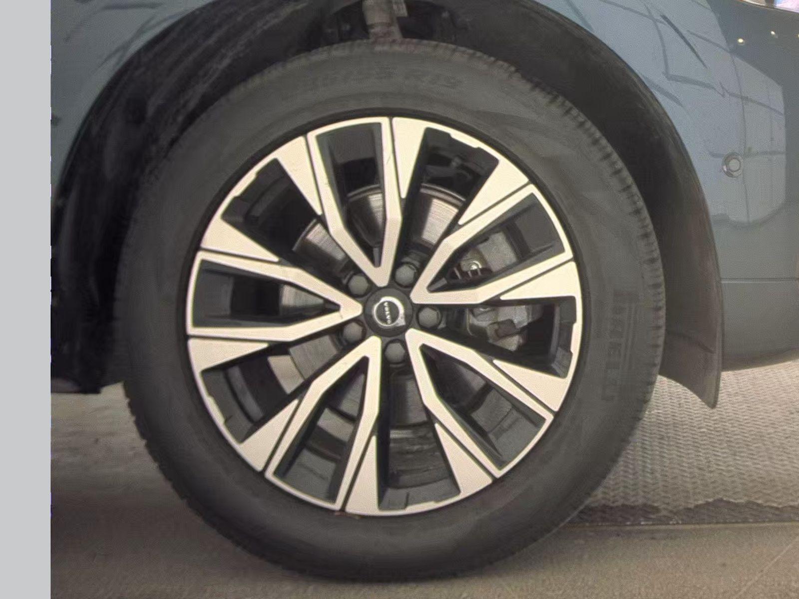 2024 Volvo XC60 B5 Plus AWD