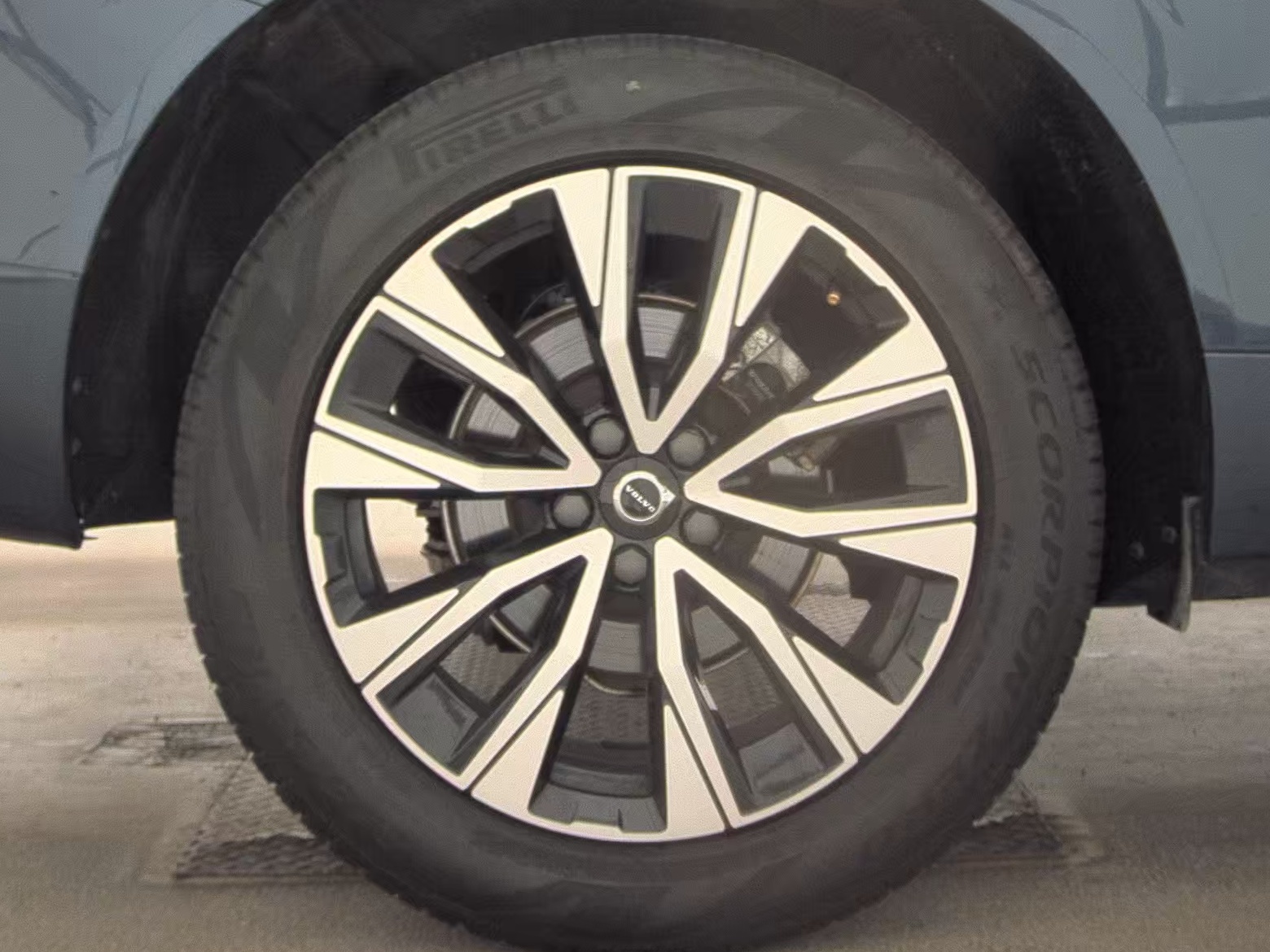 2024 Volvo XC60 B5 Plus AWD