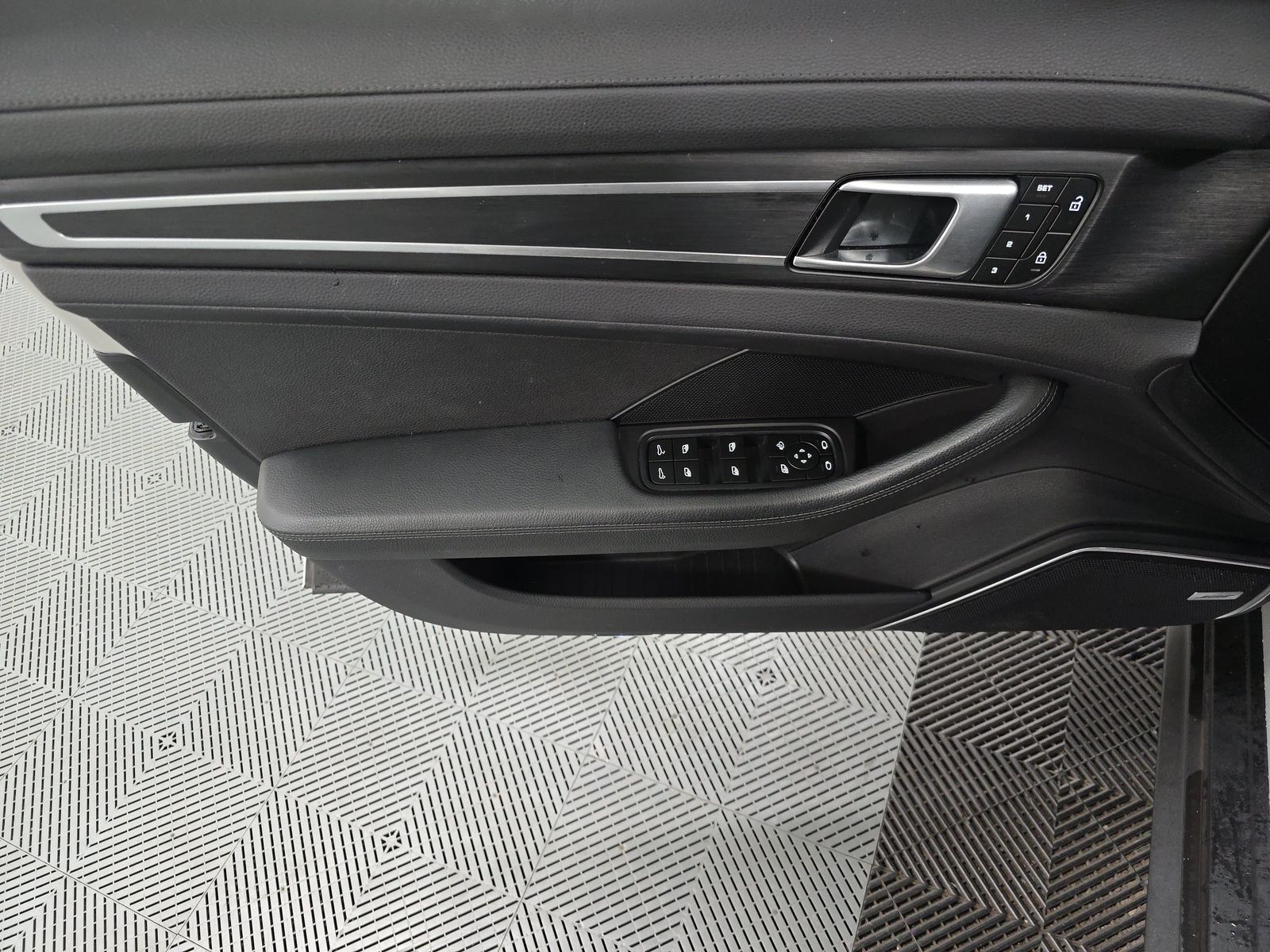 2023 Porsche Panamera 4 Platinum Edition AWD