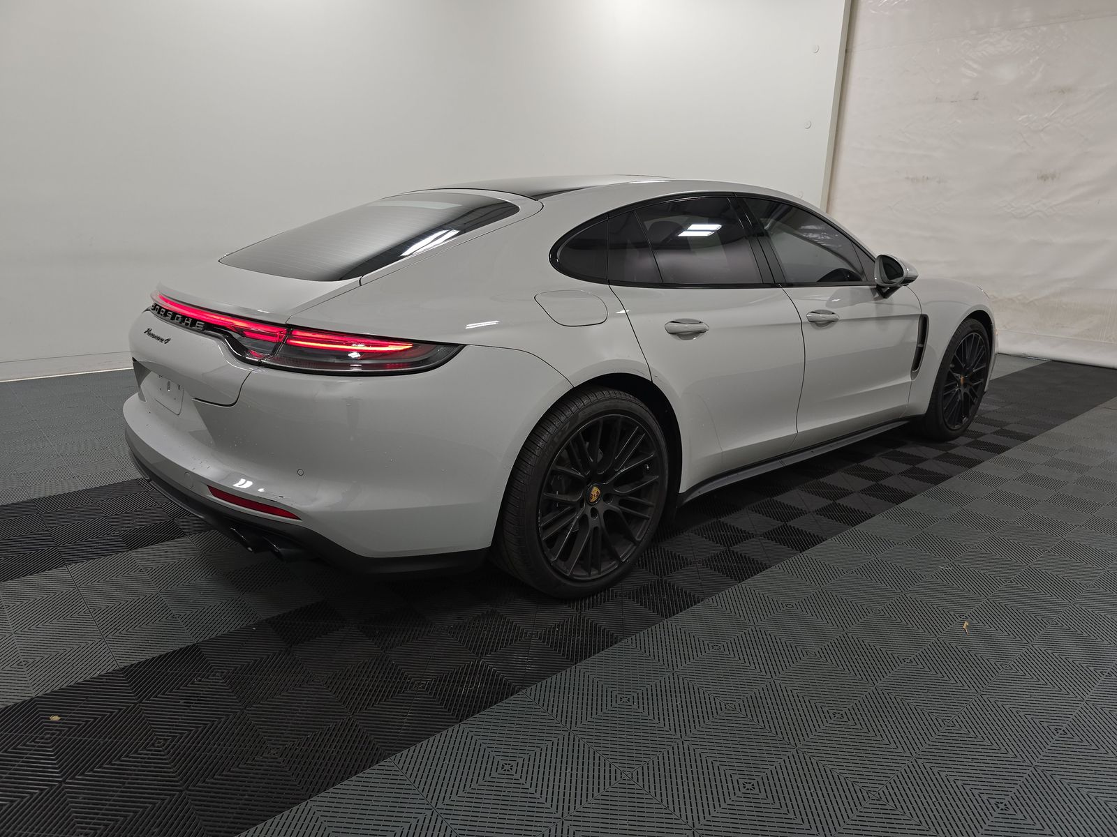 2023 Porsche Panamera 4 Platinum Edition AWD