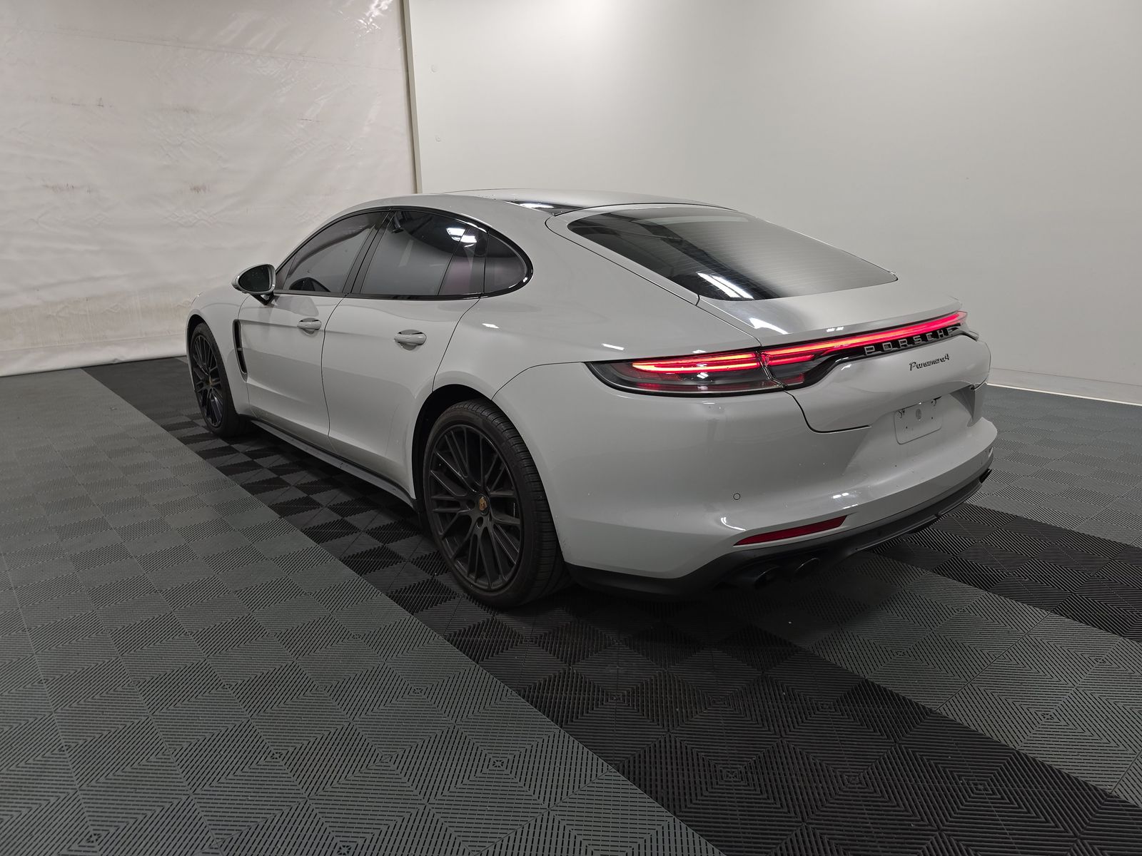 2023 Porsche Panamera 4 Platinum Edition AWD