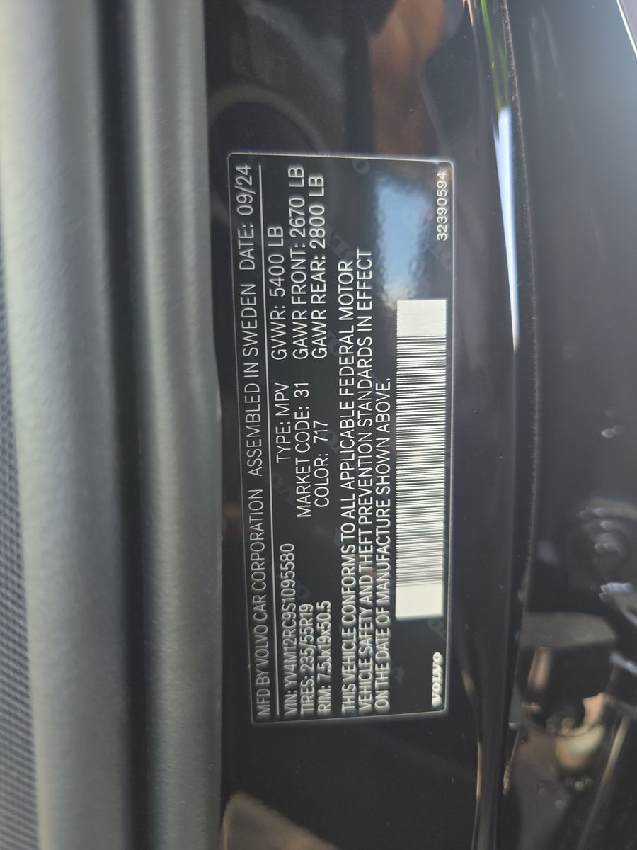 2025 Volvo XC60 B5 Plus AWD