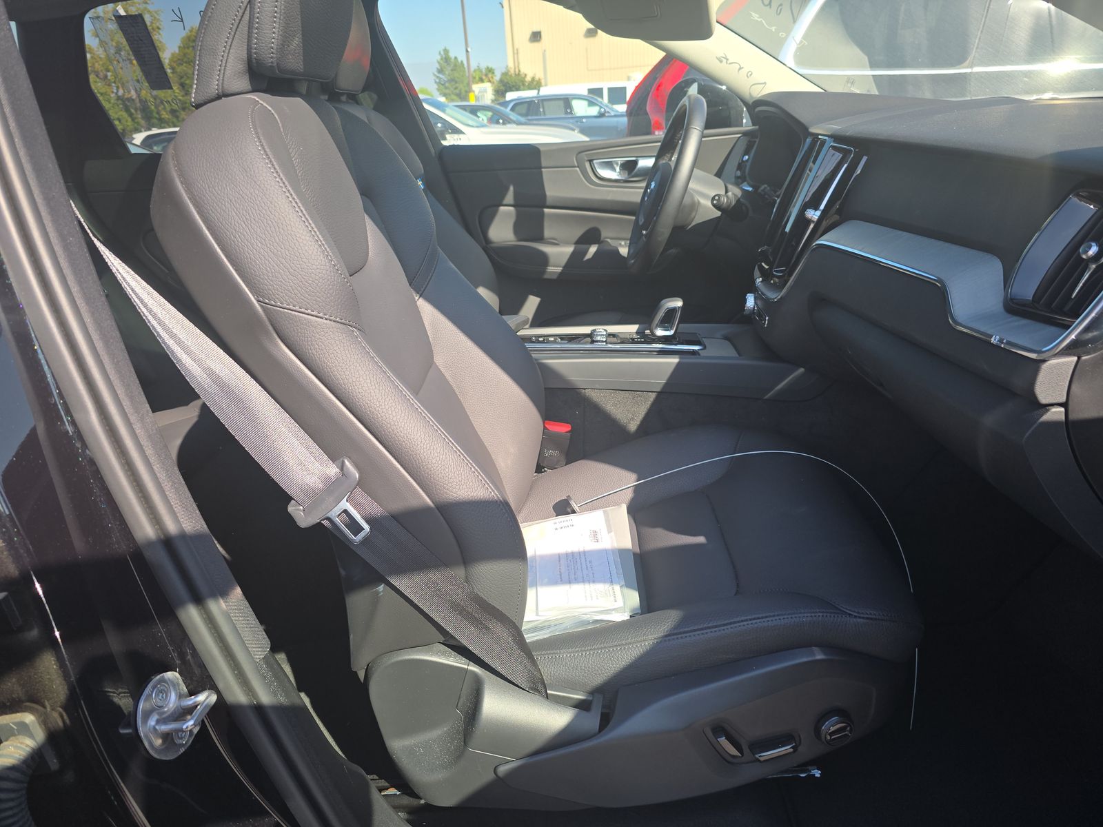 2025 Volvo XC60 B5 Plus AWD