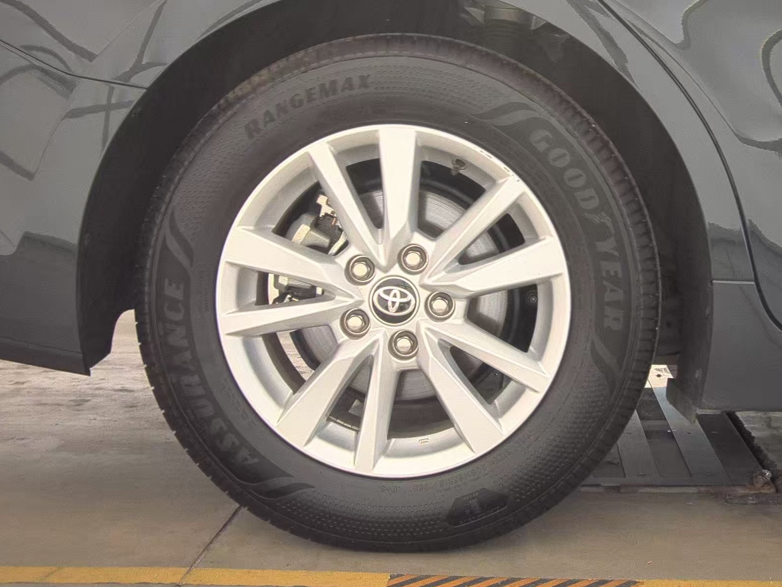 2025 Toyota Camry LE FWD