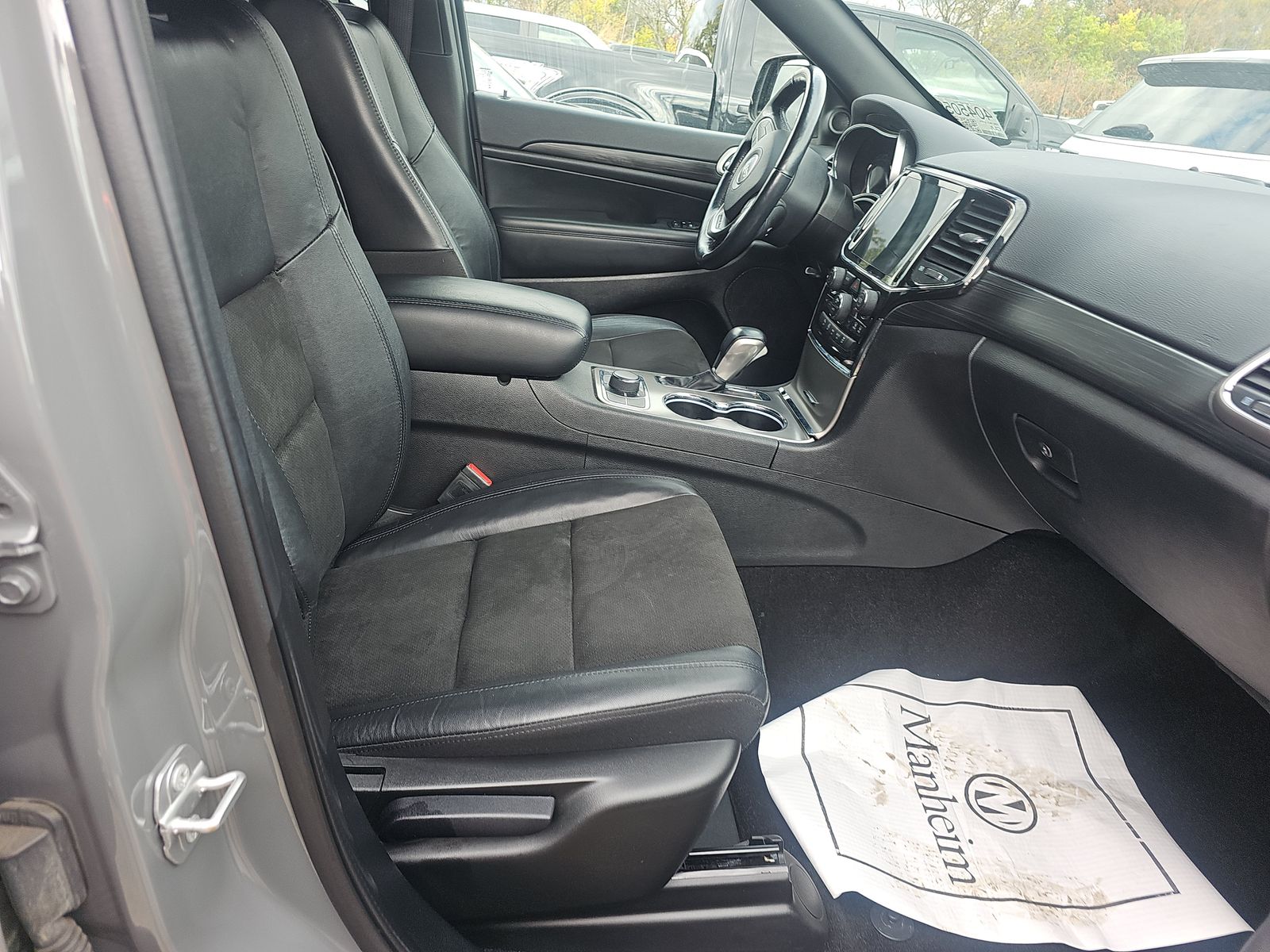 2022 Jeep Grand Cherokee Laredo X AWD