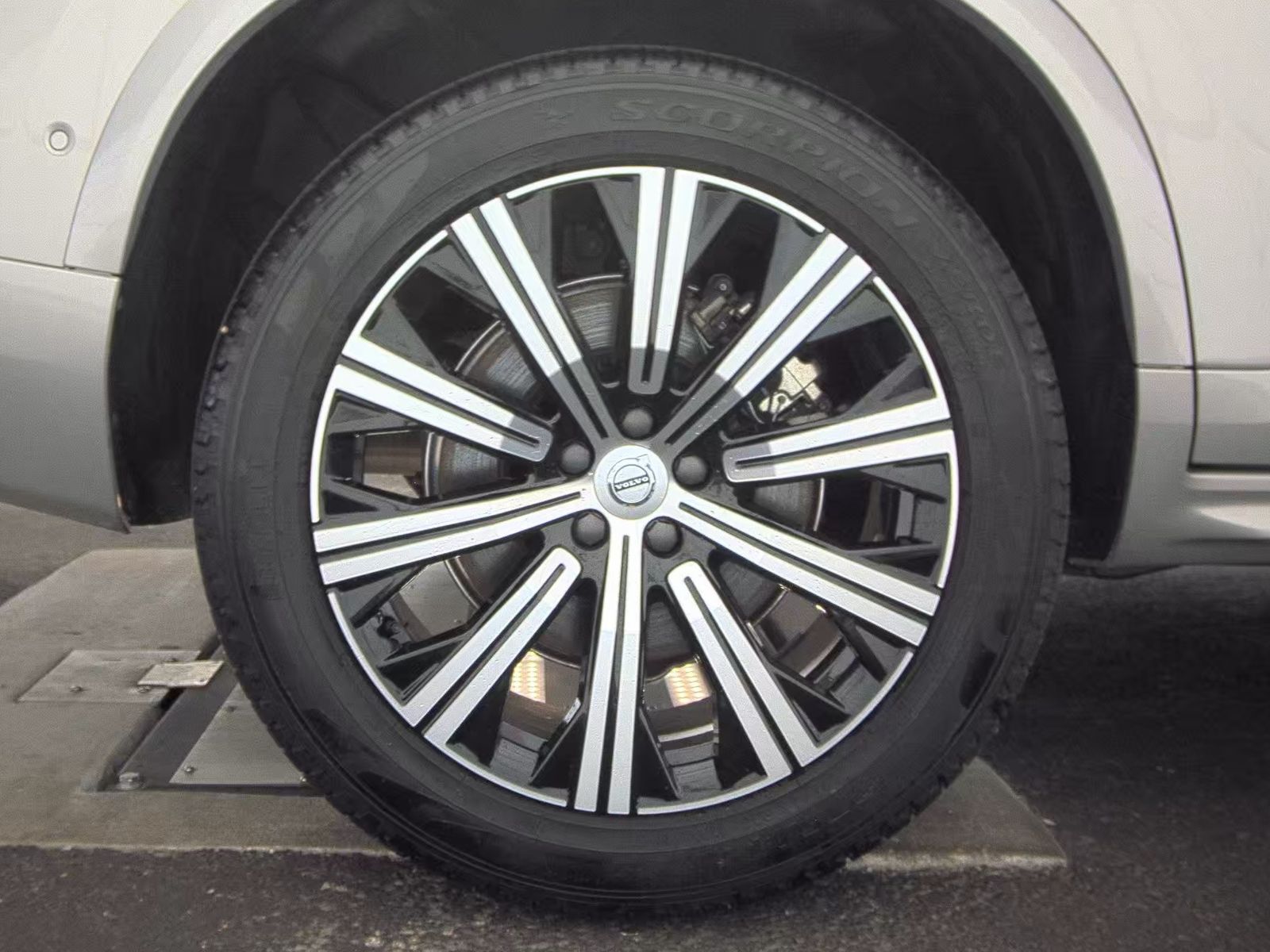 2025 Volvo XC90 B6 Plus AWD