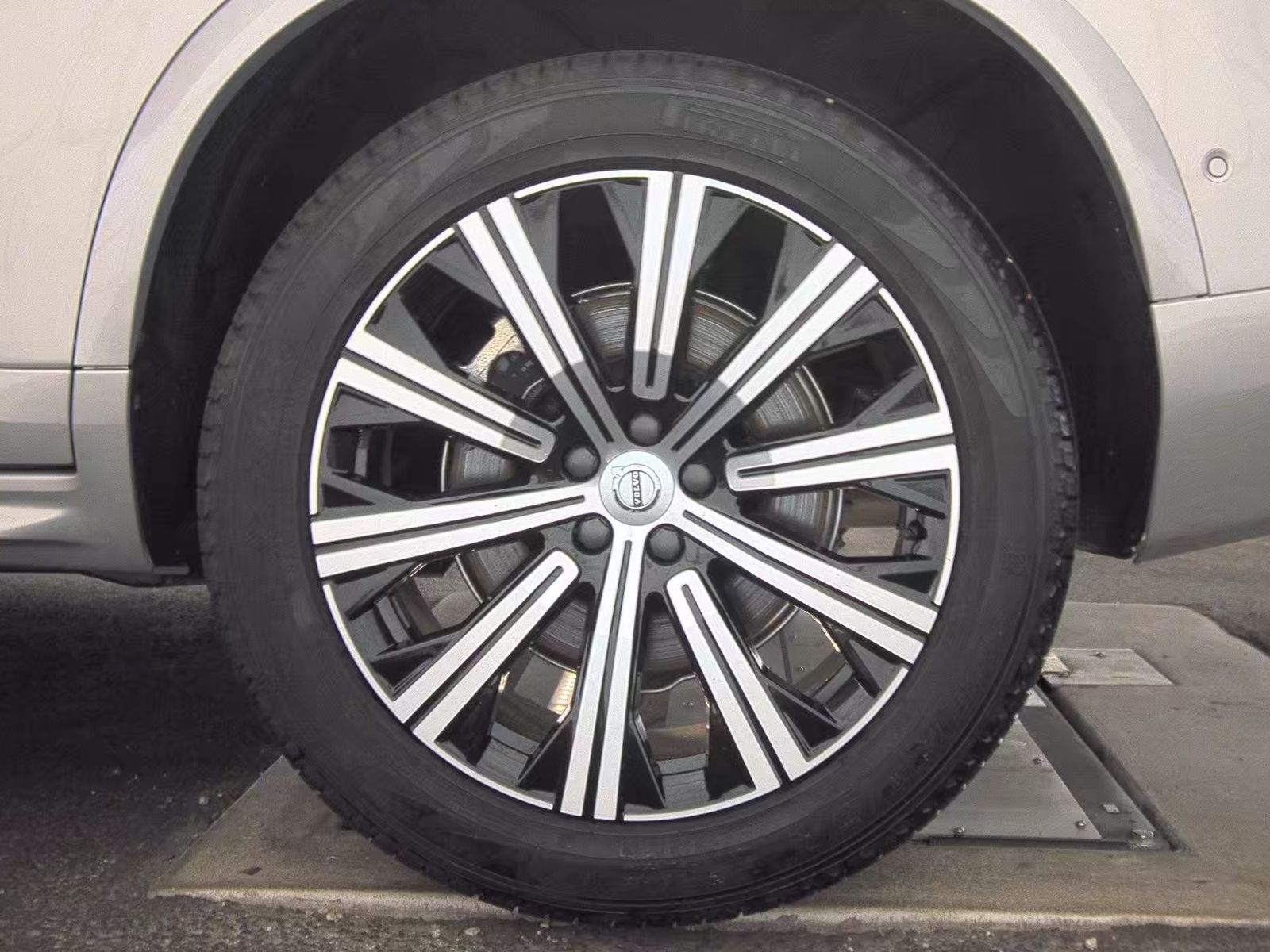 2025 Volvo XC90 B6 Plus AWD