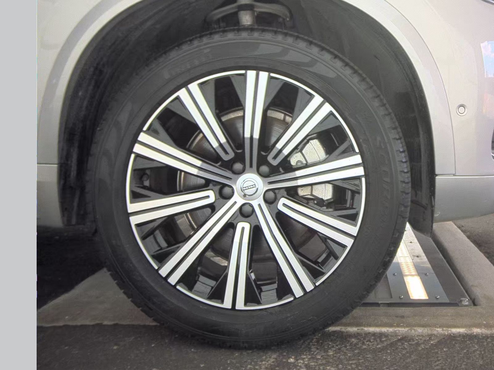 2025 Volvo XC90 B6 Plus AWD