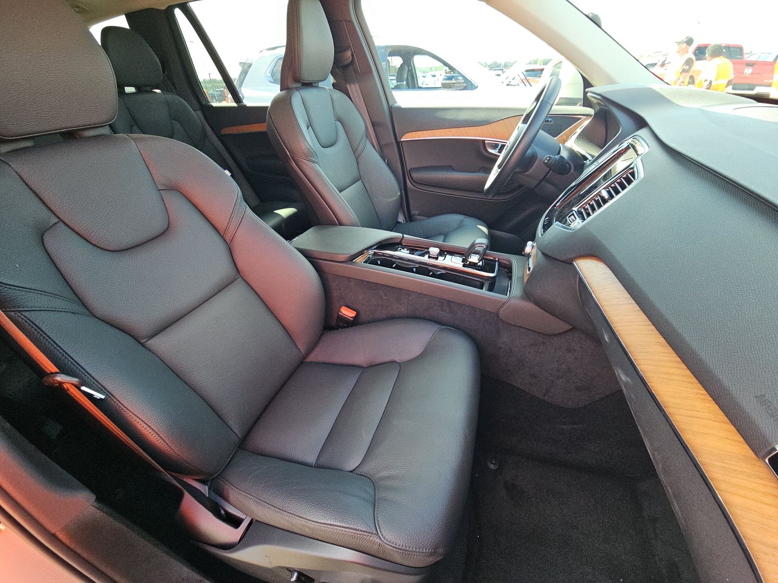 2025 Volvo XC90 B6 Plus AWD