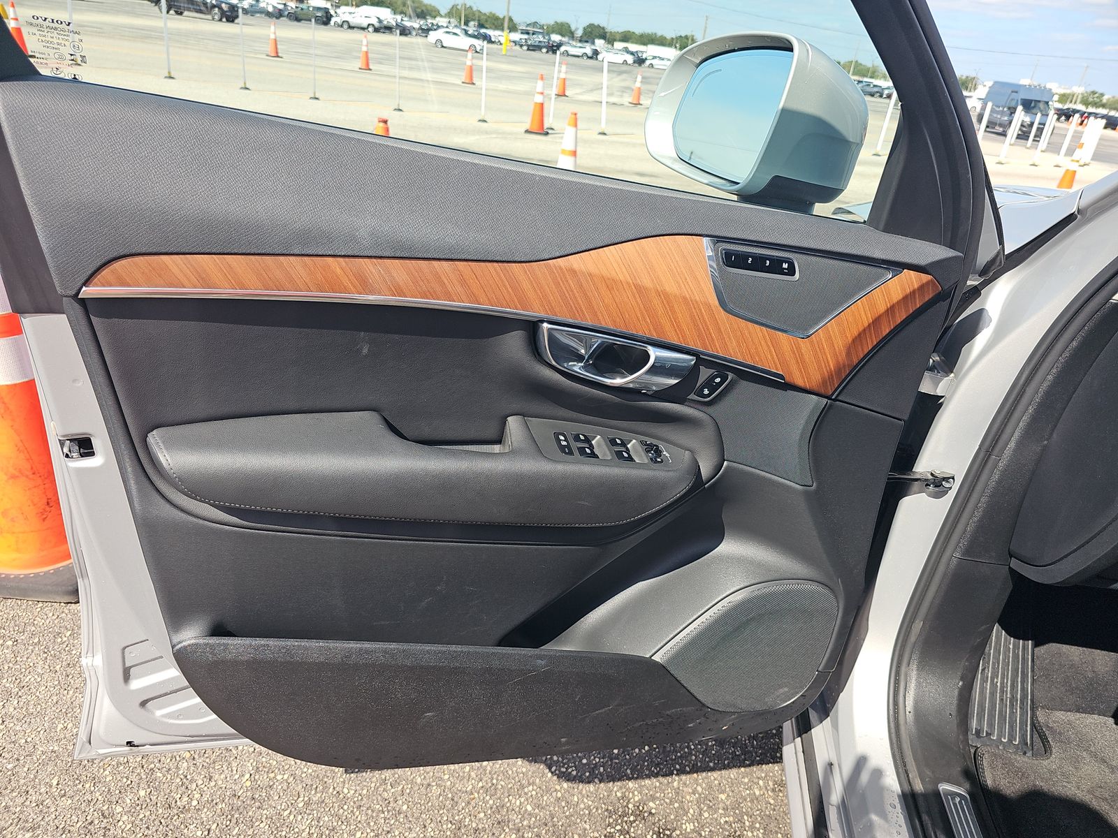 2025 Volvo XC90 B6 Plus AWD