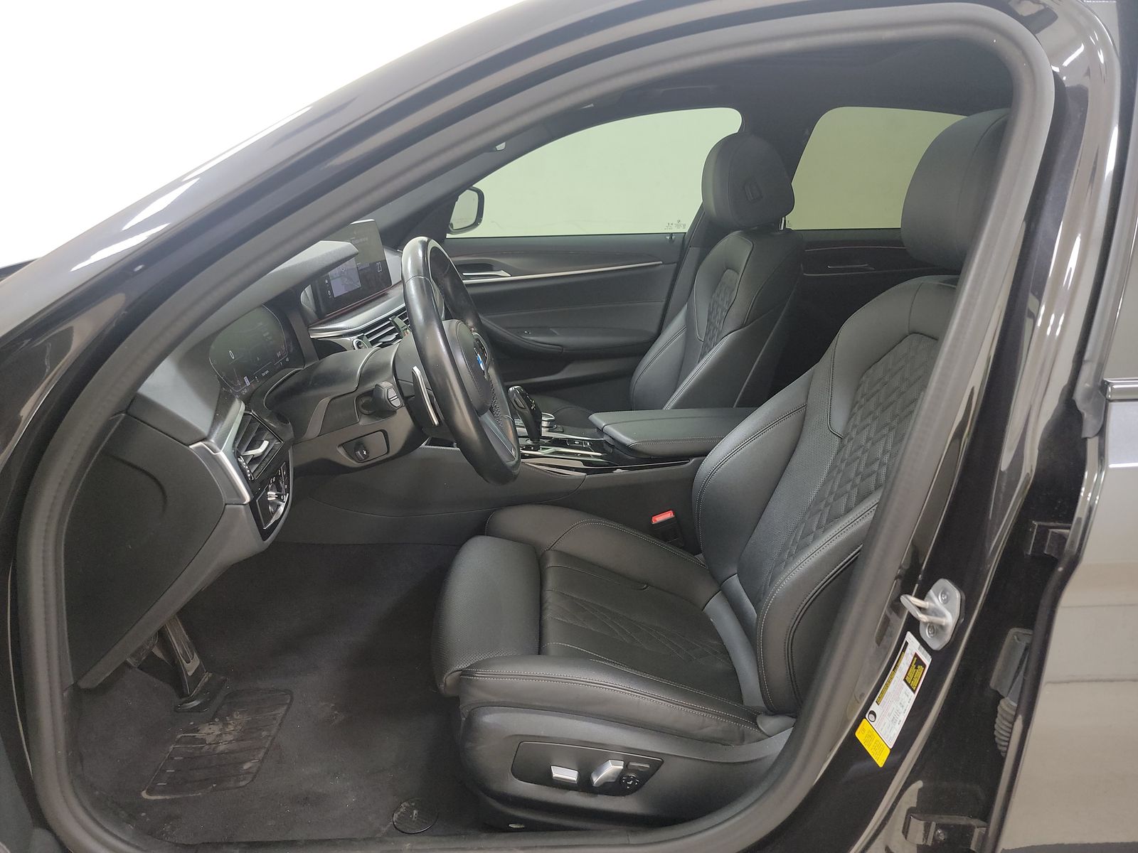 2022 BMW 5 Series 530i RWD