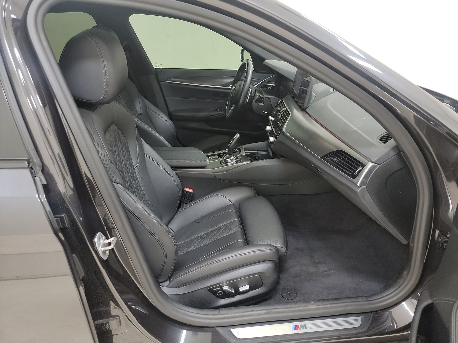 2022 BMW 5 Series 530i RWD