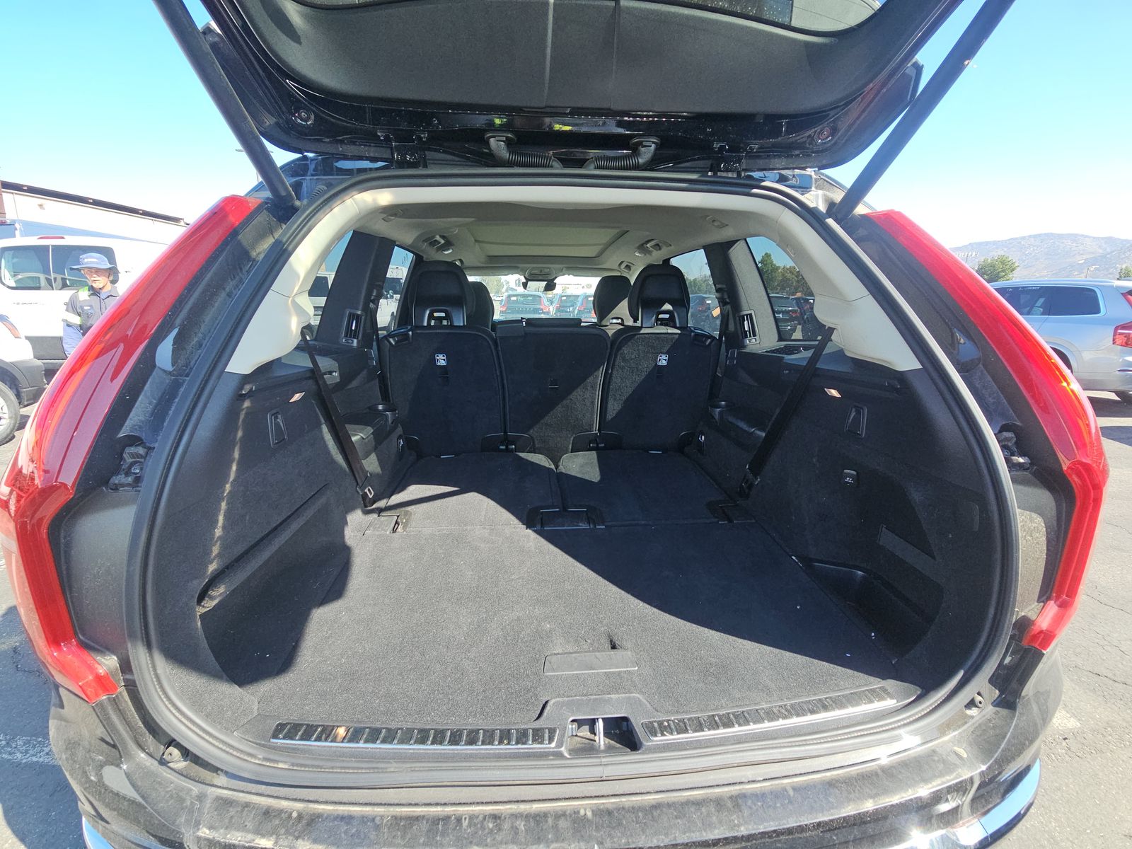 2025 Volvo XC90 B6 Plus AWD