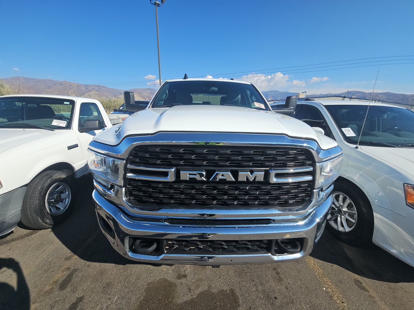2022 DODGE RAM 2500 BIG HORN DIESEL WHITE SHORT BED SINGLE - Image 2