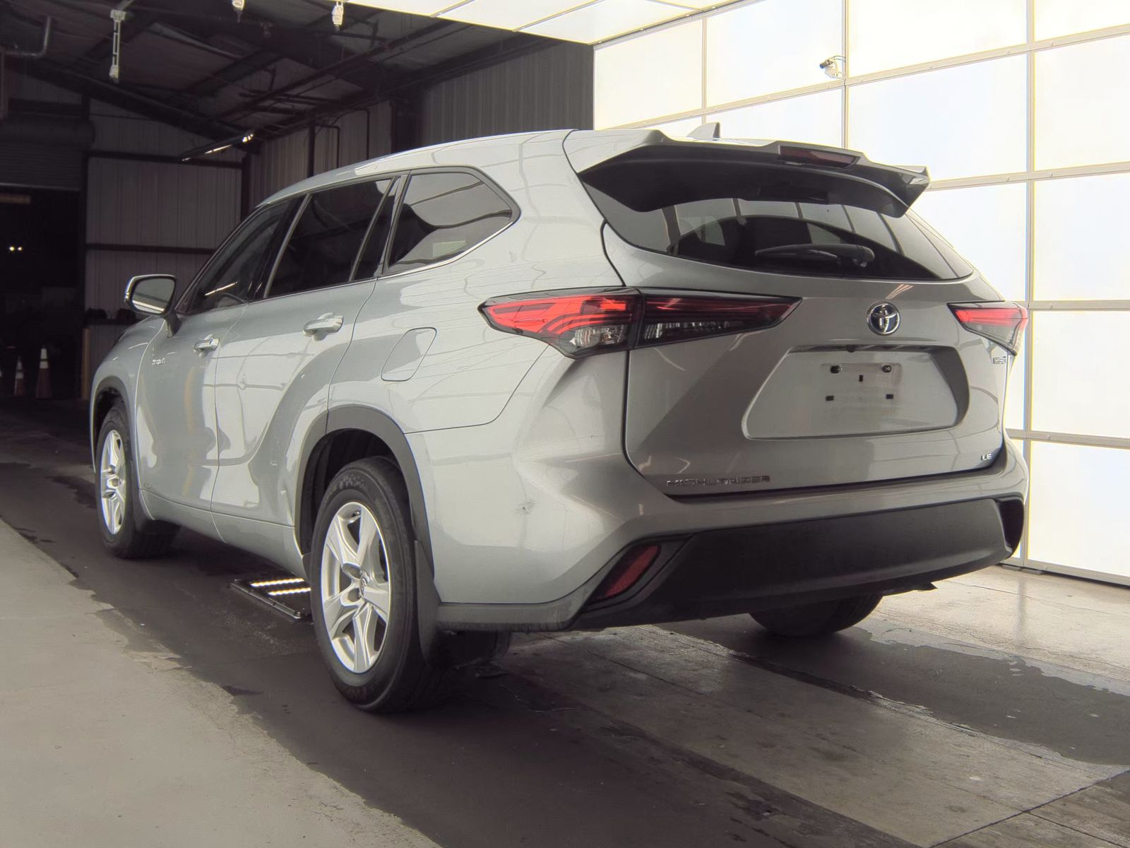 2021 Toyota Highlander Hybrid LE AWD