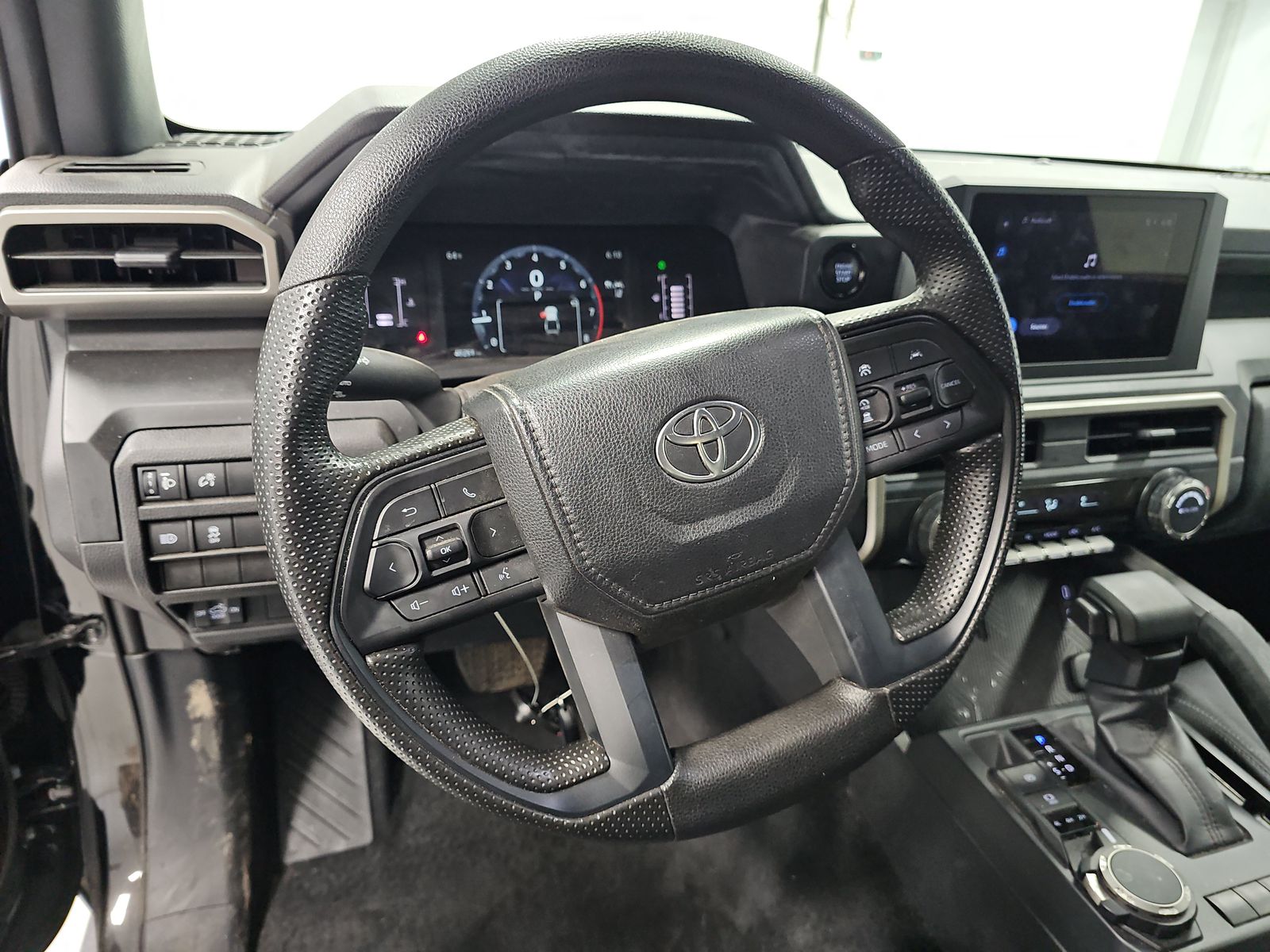 2024 Toyota Tacoma SR AWD