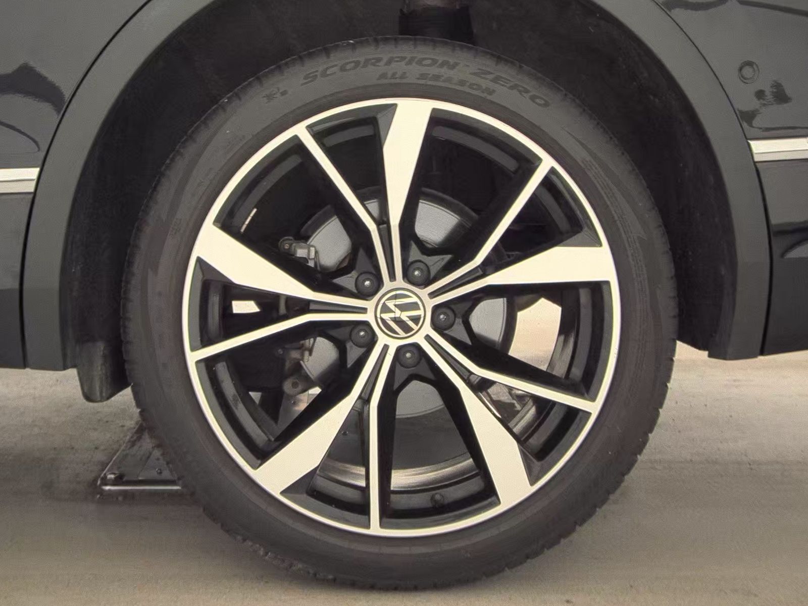 2022 Volkswagen Tiguan 2.0T SEL R-Line AWD