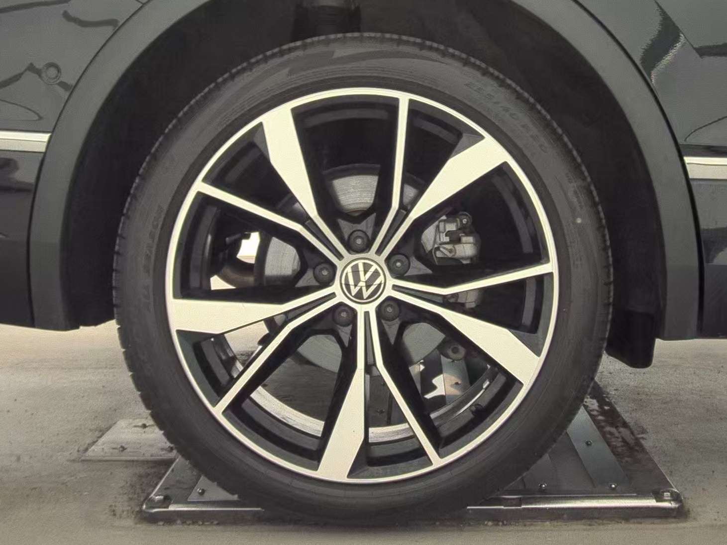 2022 Volkswagen Tiguan 2.0T SEL R-Line AWD