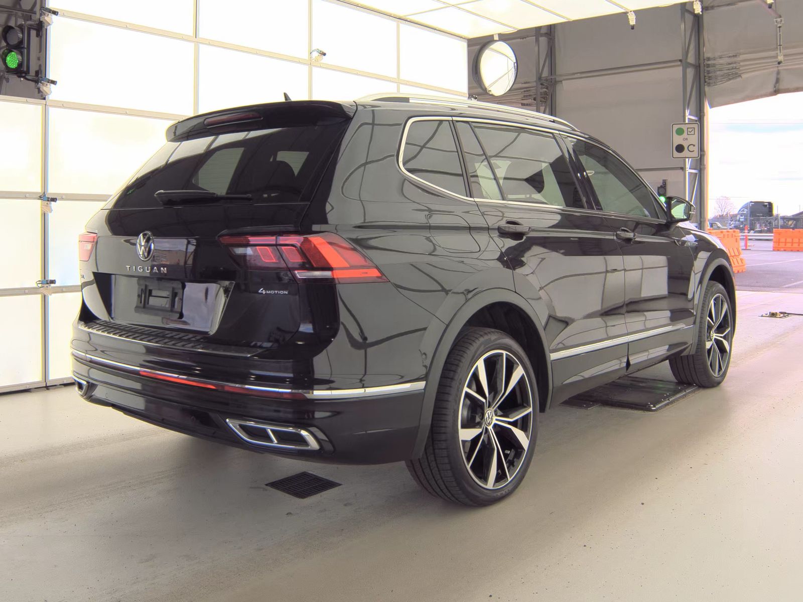 2022 Volkswagen Tiguan 2.0T SEL R-Line AWD