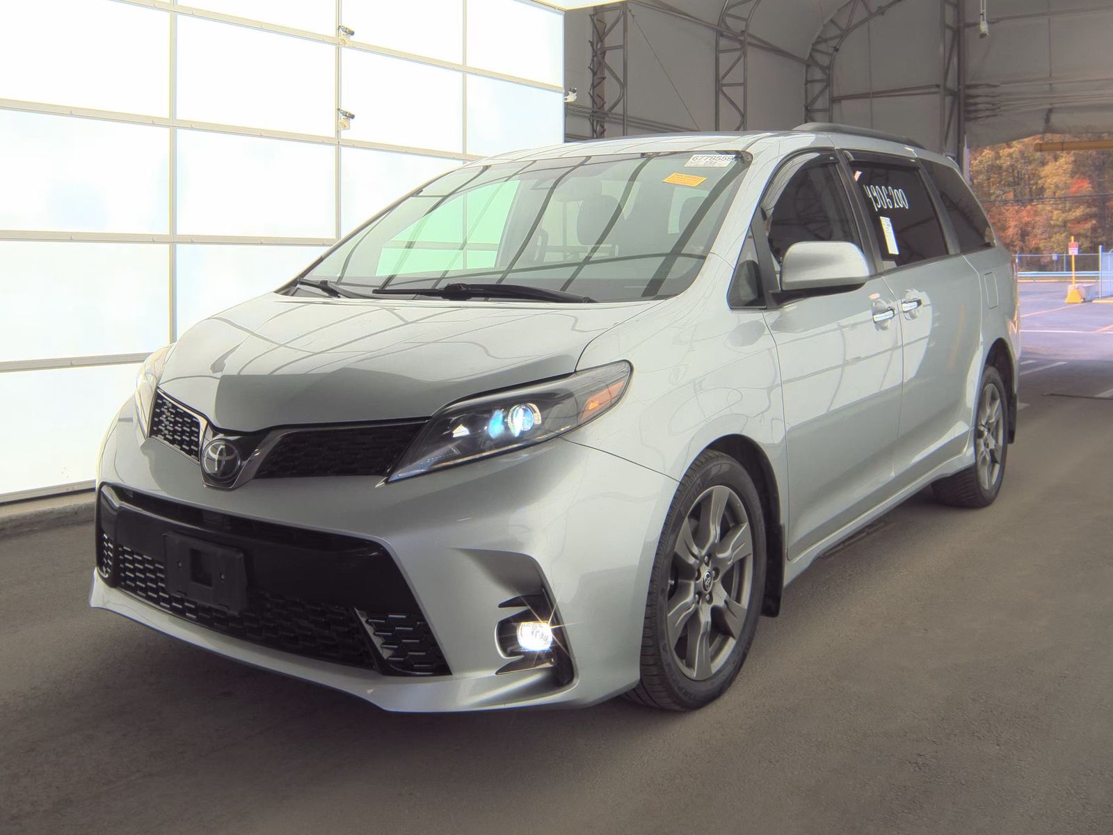 2020 Toyota Sienna SE FWD
