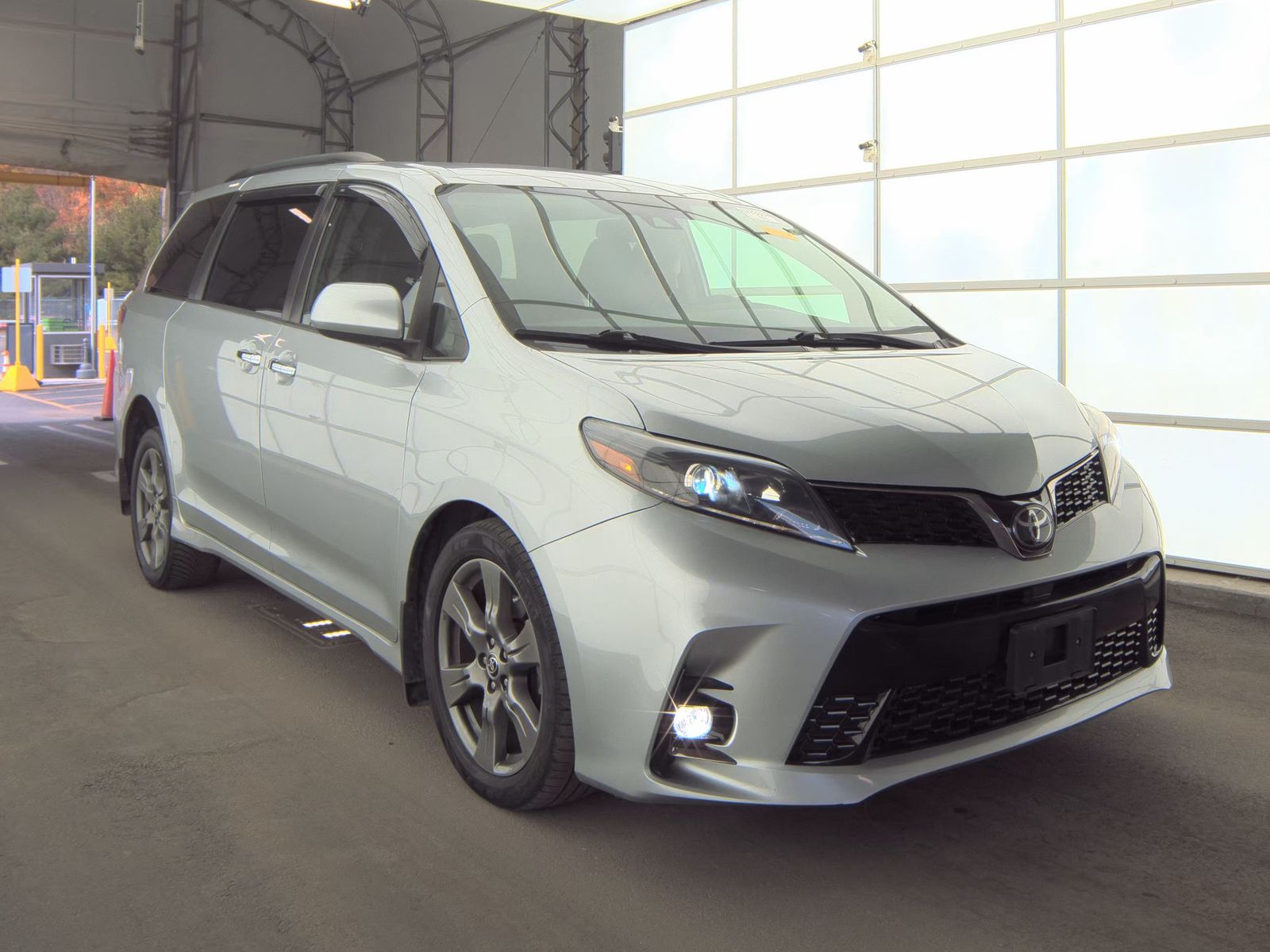 2020 Toyota Sienna SE FWD
