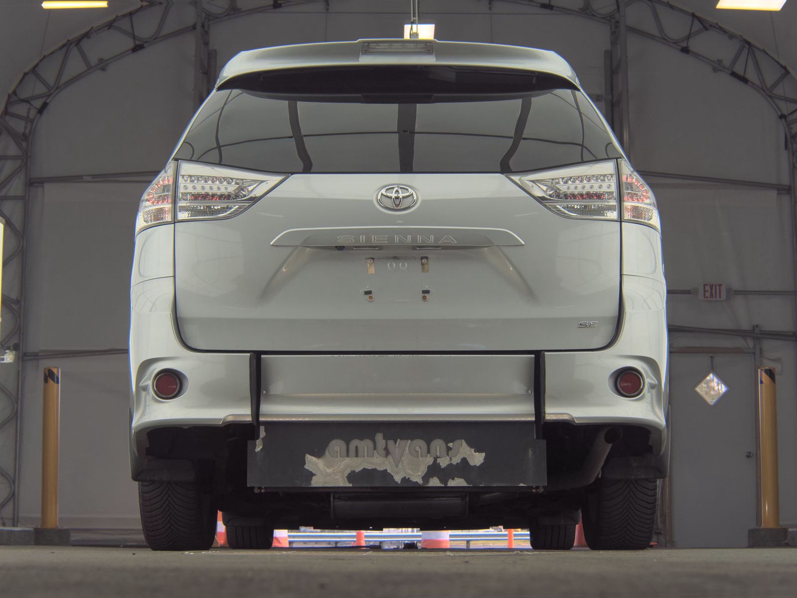 2020 Toyota Sienna SE FWD