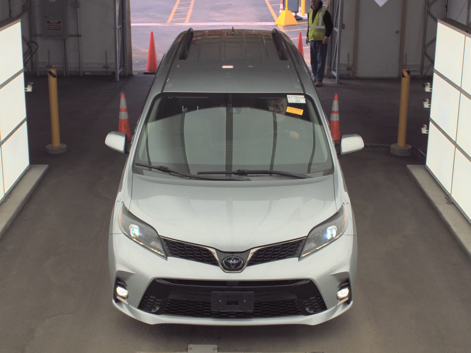 2020 Toyota Sienna SE FWD