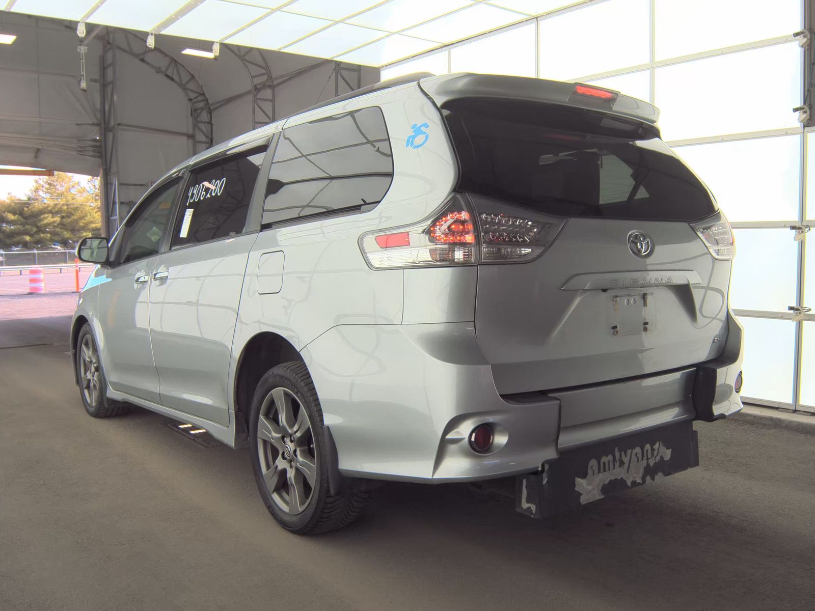 2020 Toyota Sienna SE FWD