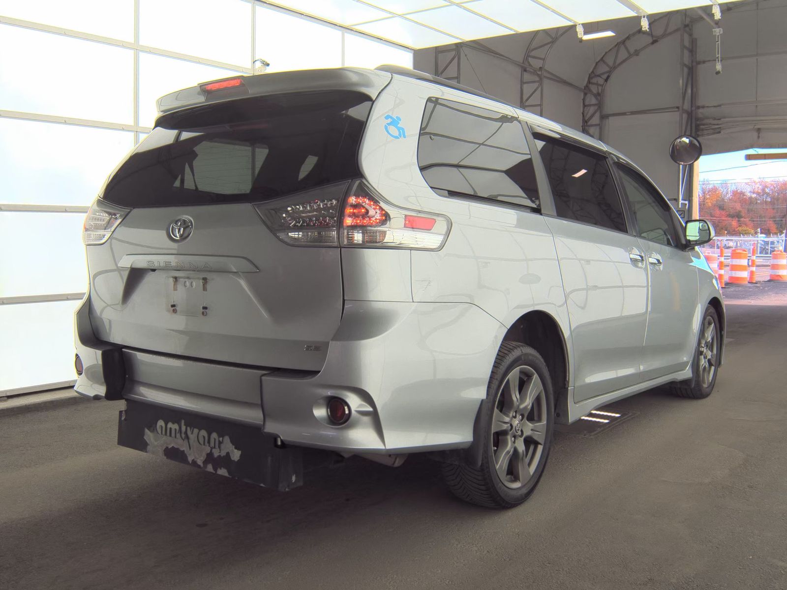2020 Toyota Sienna SE FWD