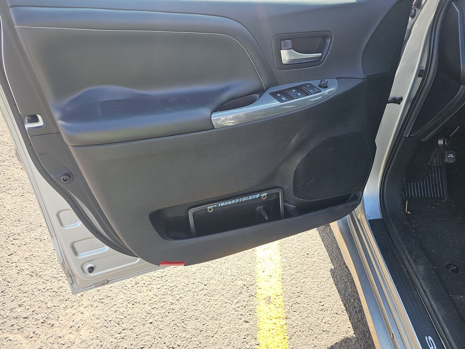 2020 Toyota Sienna SE FWD