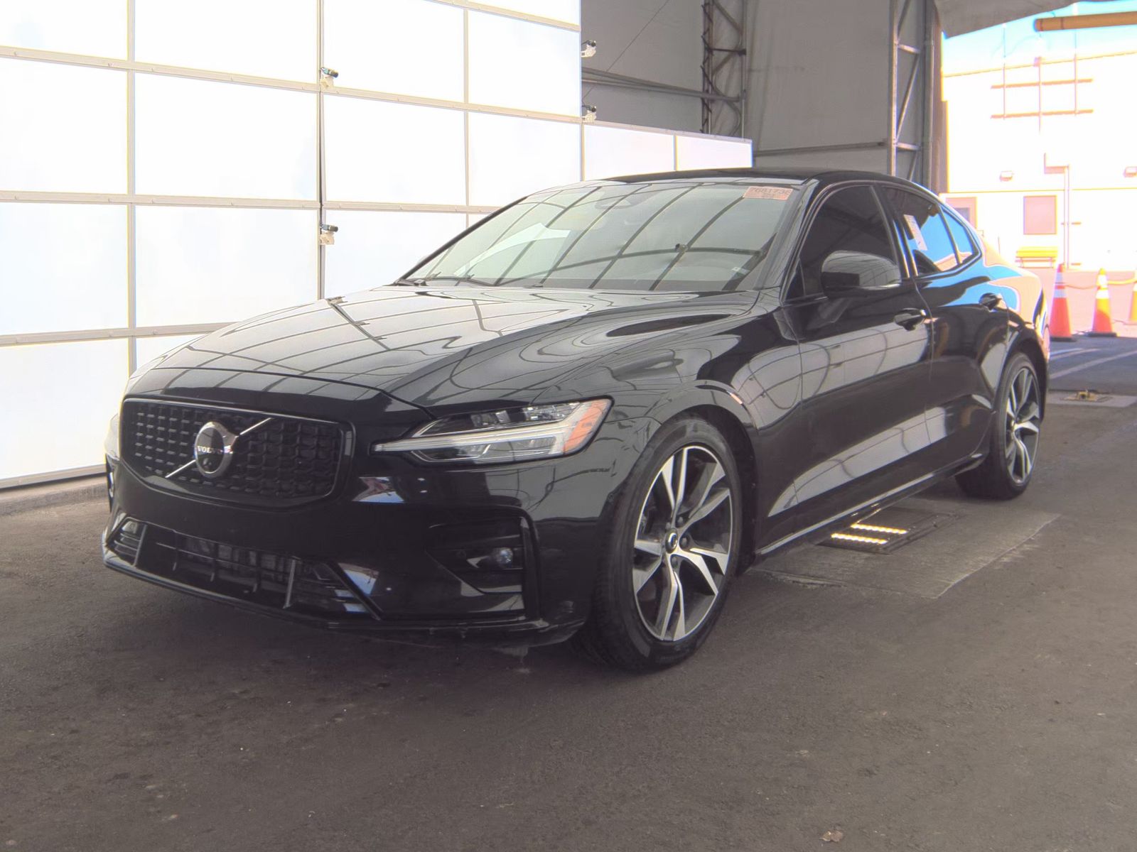 2024 Volvo S60 B5 Plus Dark Theme AWD