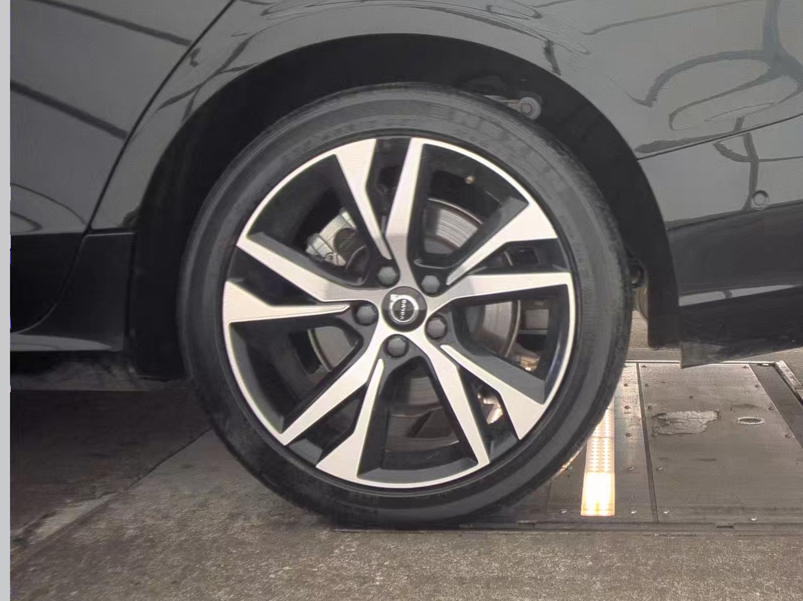 2024 Volvo S60 B5 Plus Dark Theme AWD