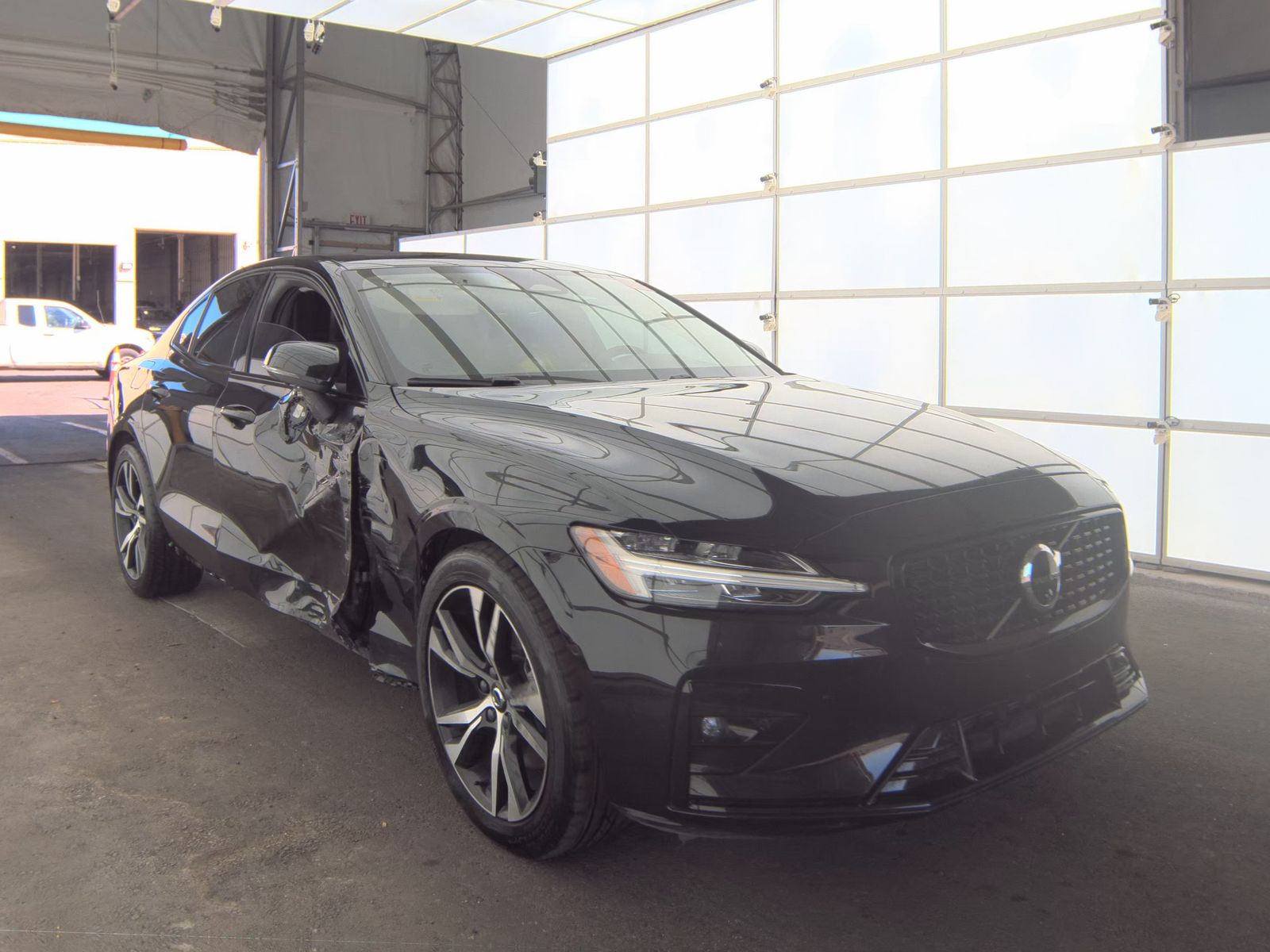 2024 Volvo S60 B5 Plus Dark Theme AWD