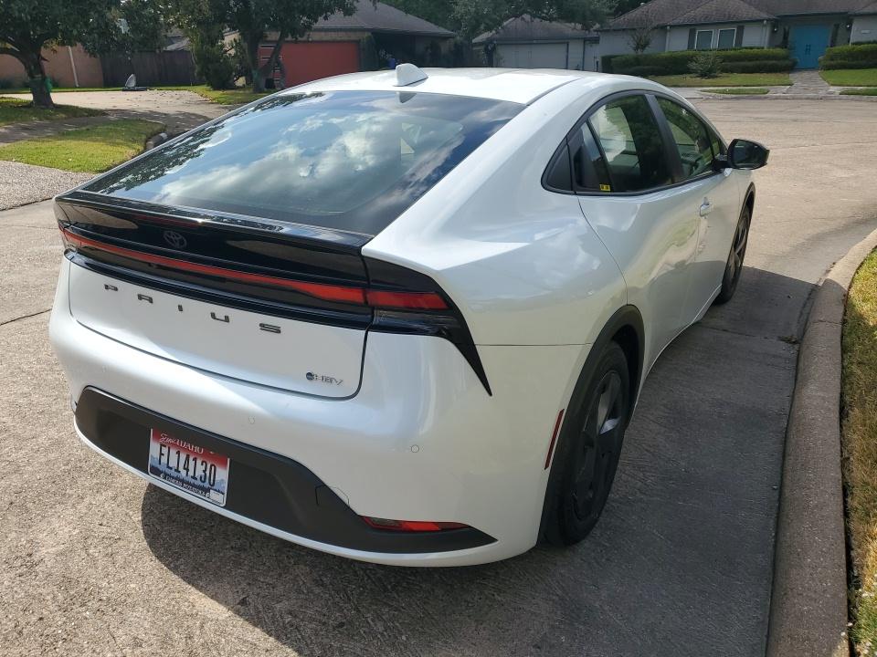 2025 Toyota Prius LE FWD