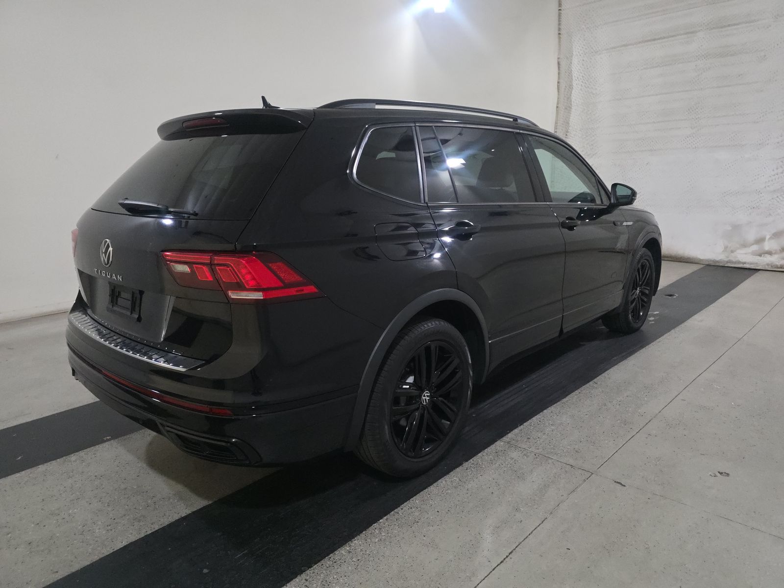 2022 Volkswagen Tiguan 2.0T SE R-Line Black FWD