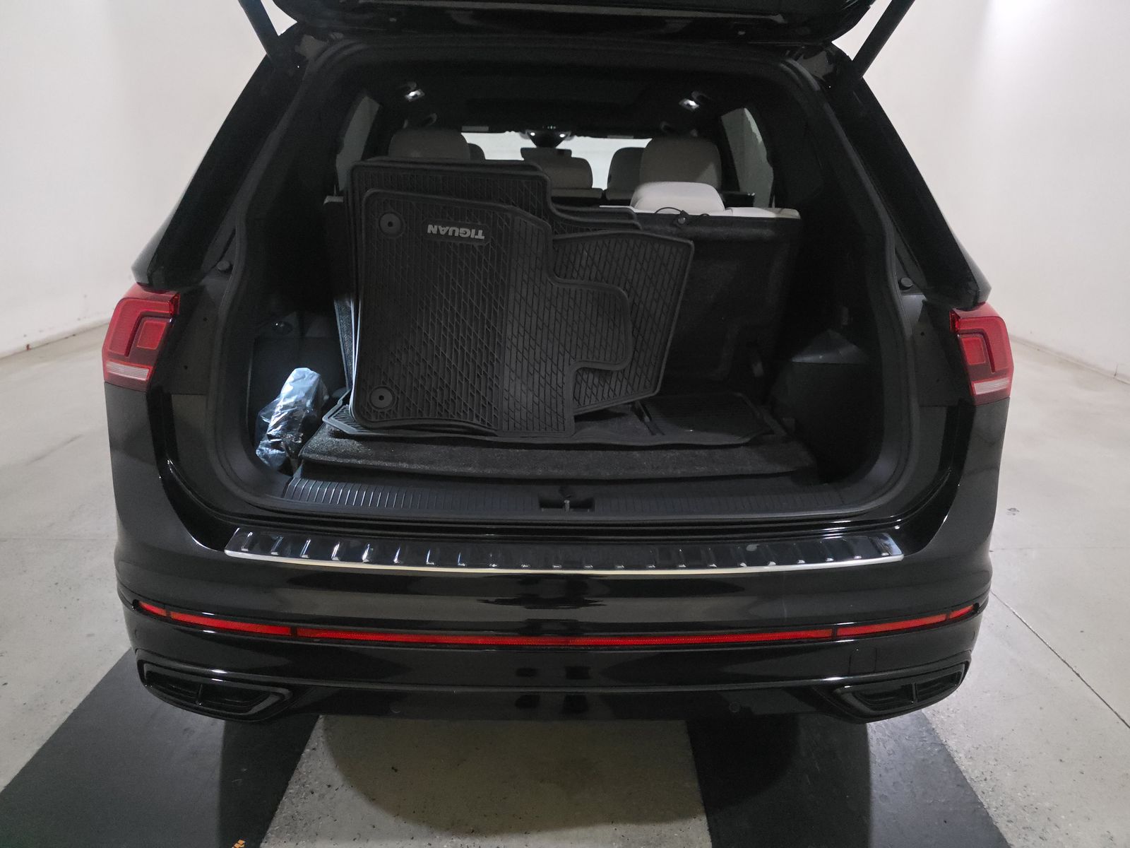 2022 Volkswagen Tiguan 2.0T SE R-Line Black FWD