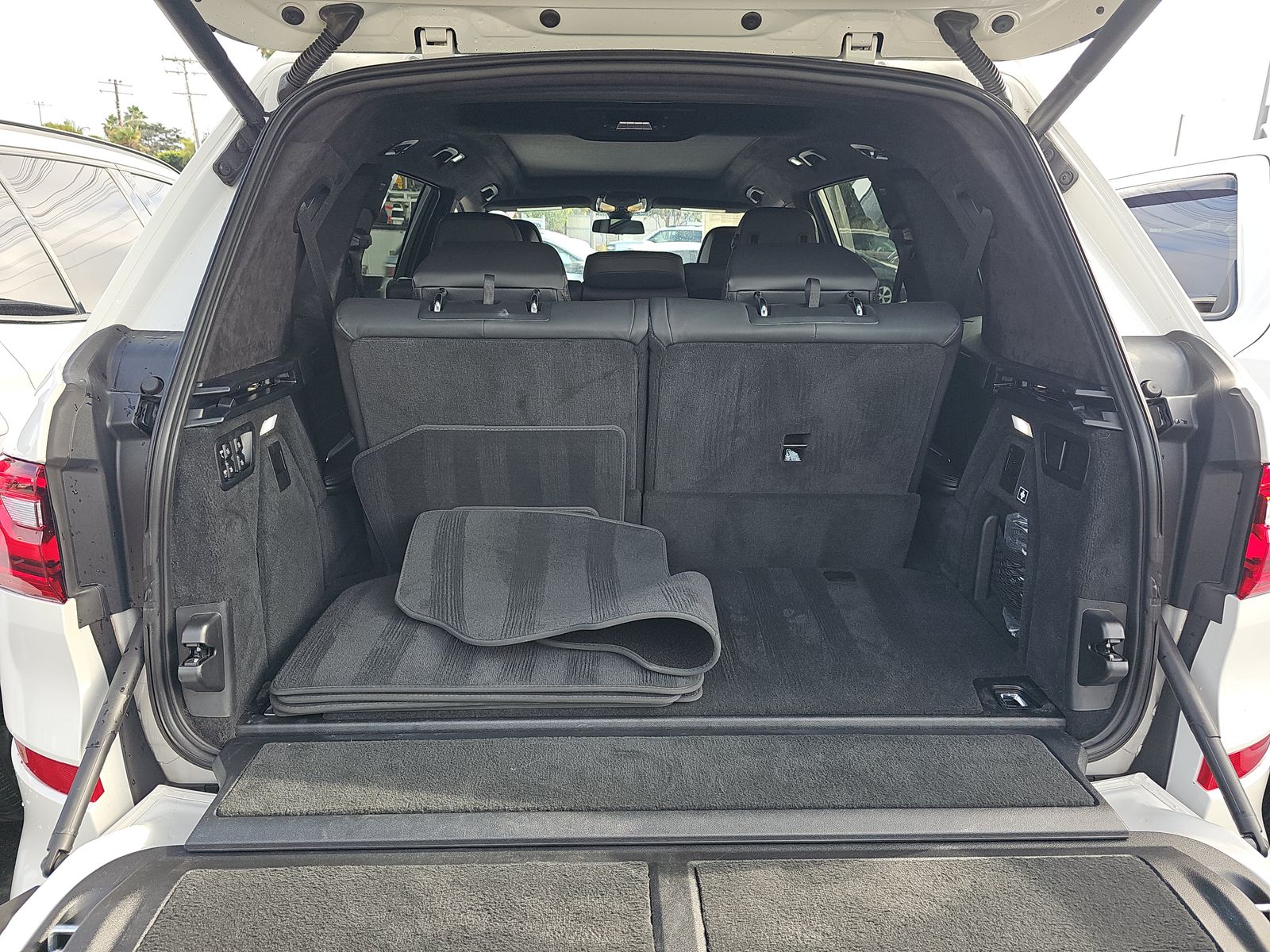 2022 BMW X7 M50i AWD