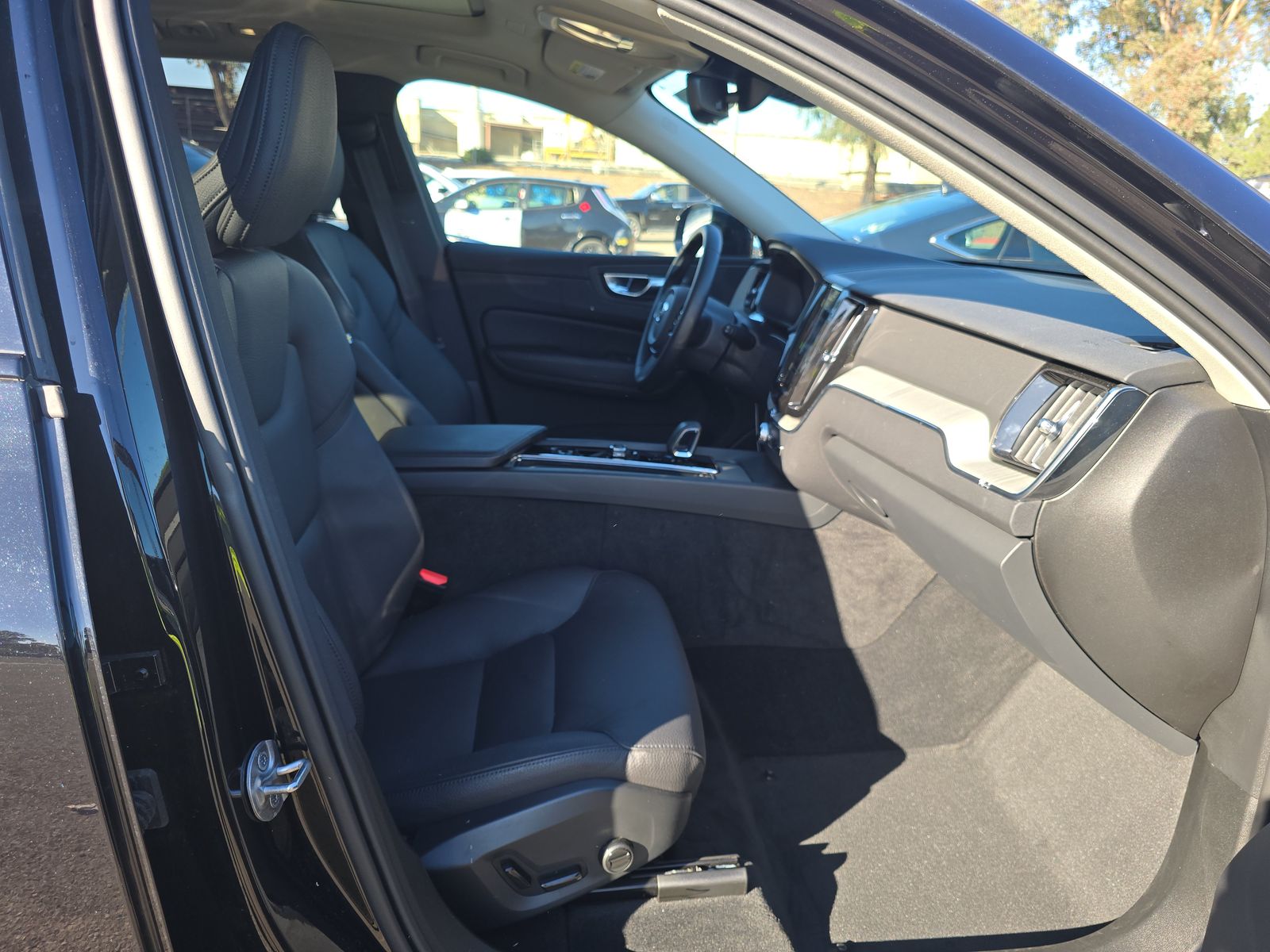 2025 Volvo XC60 B5 Plus AWD