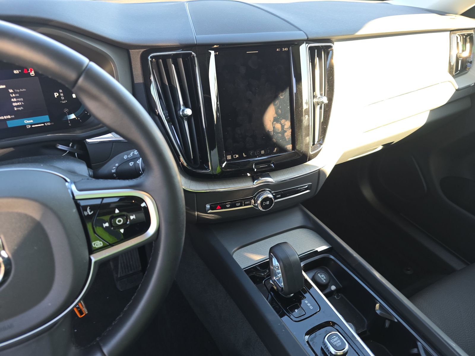 2025 Volvo XC60 B5 Plus AWD