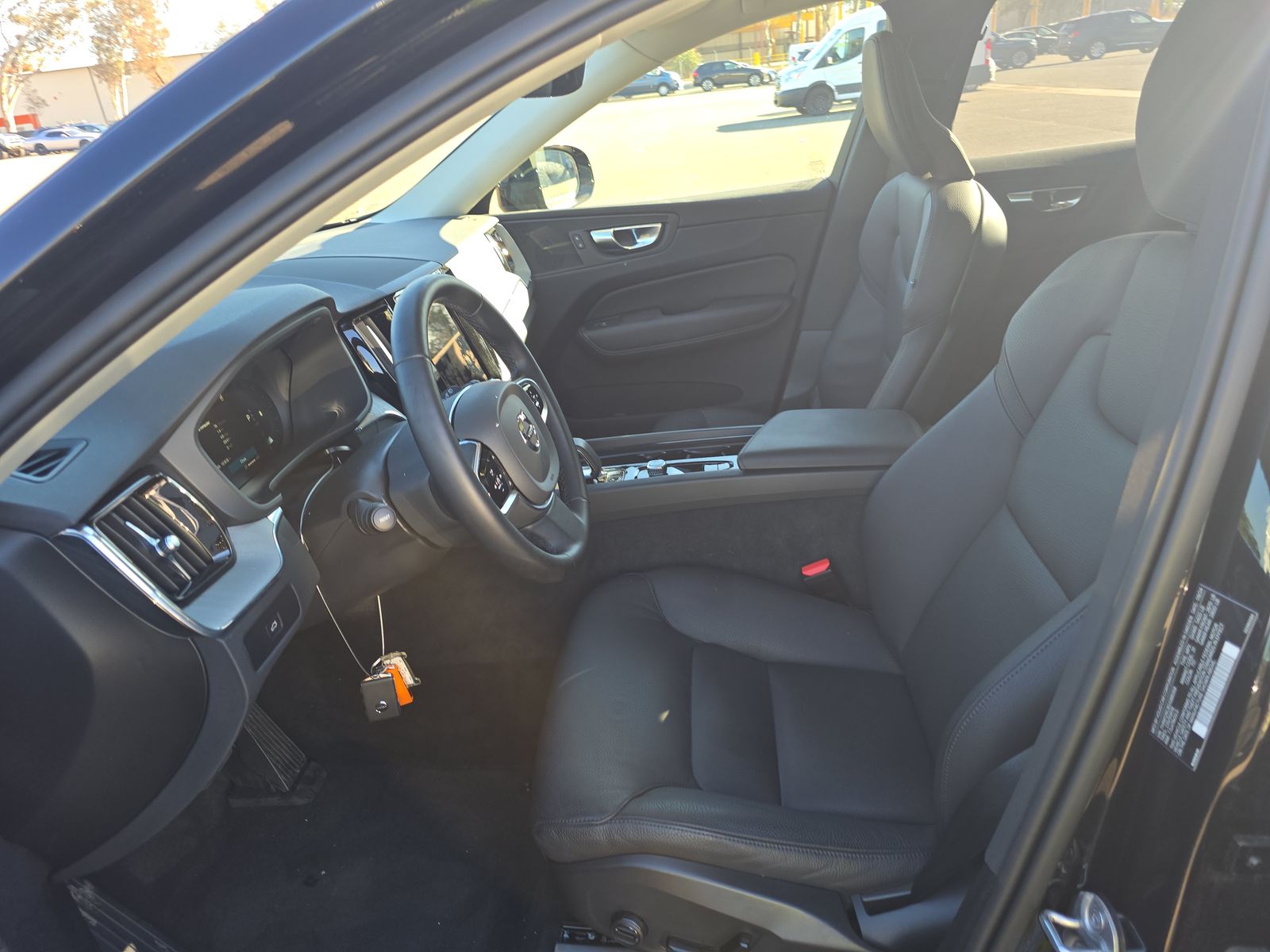 2025 Volvo XC60 B5 Plus AWD