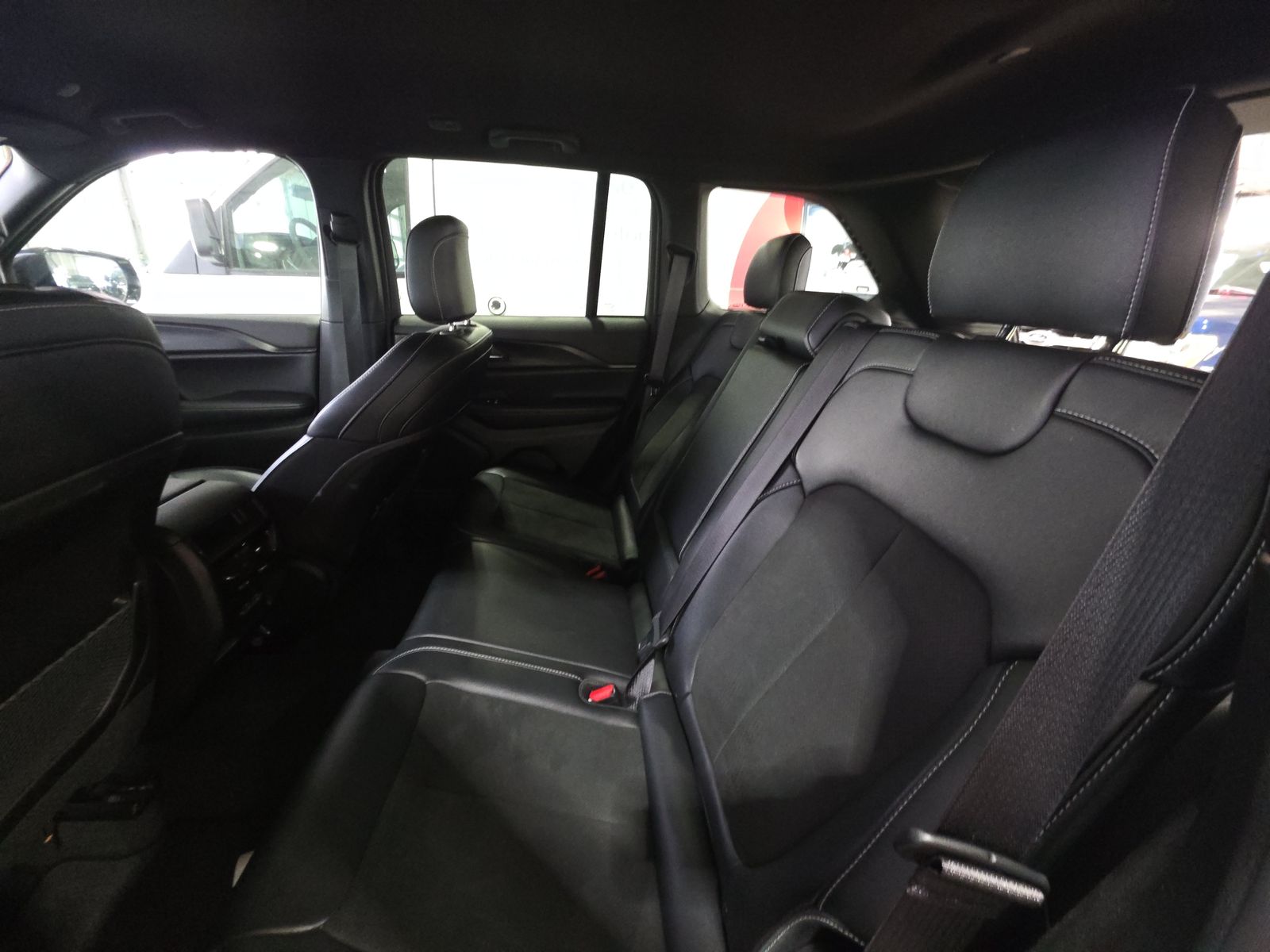 2024 Jeep Grand Cherokee Altitude AWD