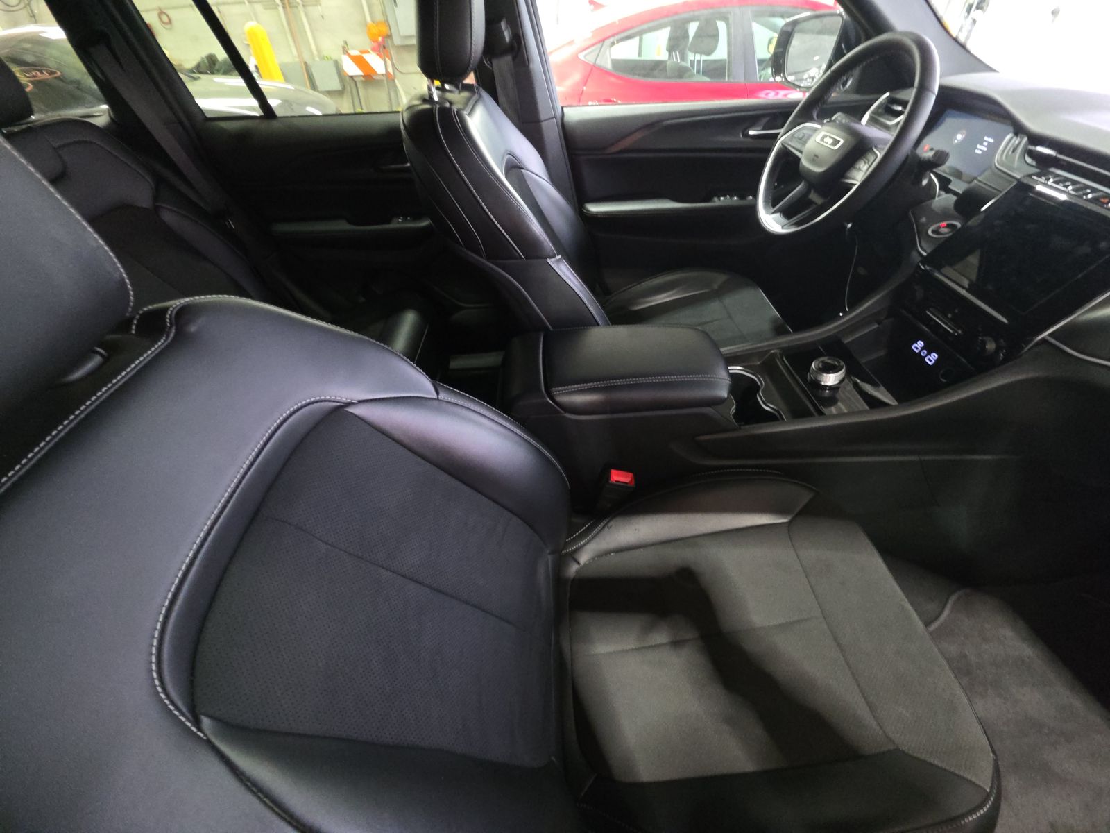 2024 Jeep Grand Cherokee Altitude AWD