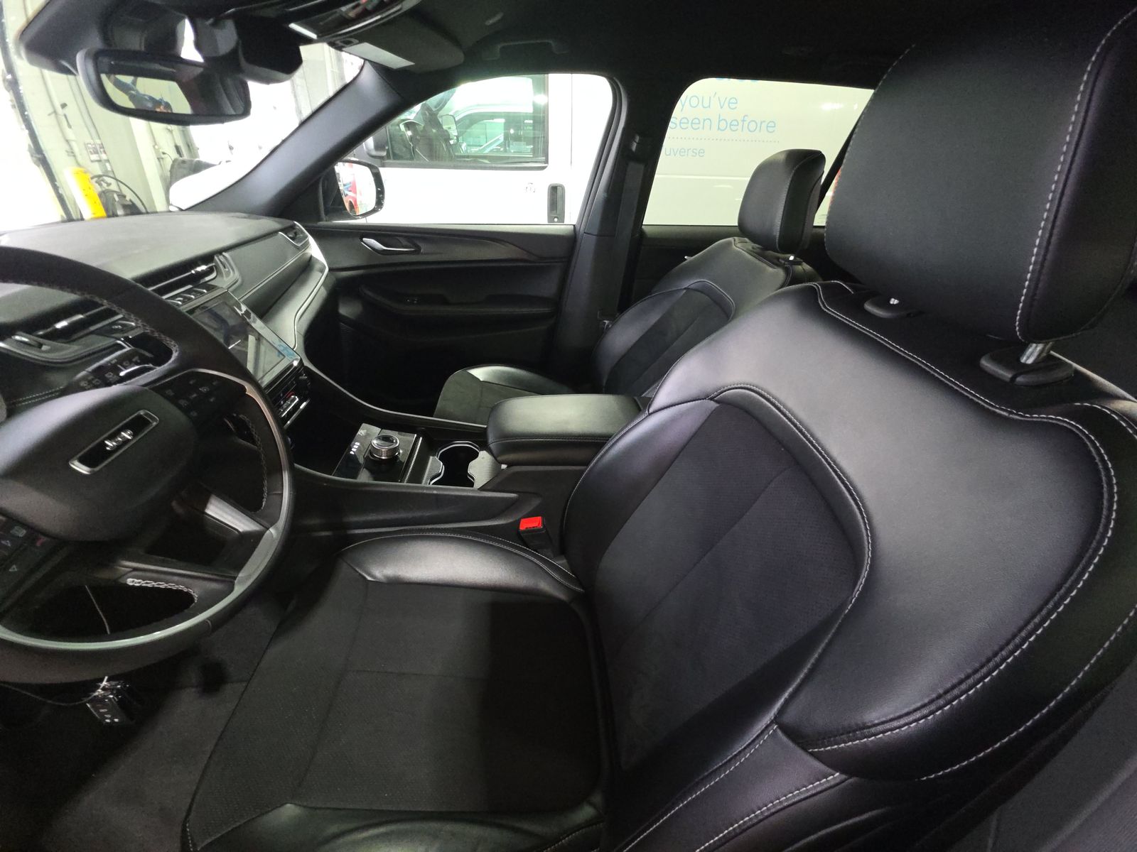 2024 Jeep Grand Cherokee Altitude AWD