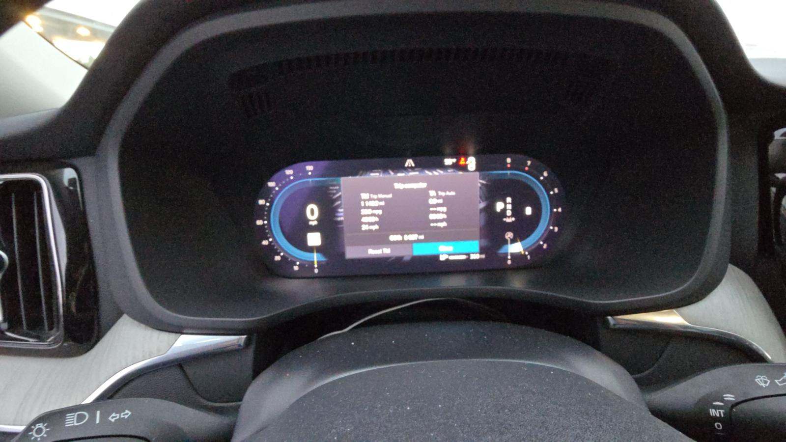 2025 Volvo XC60 B5 Plus AWD